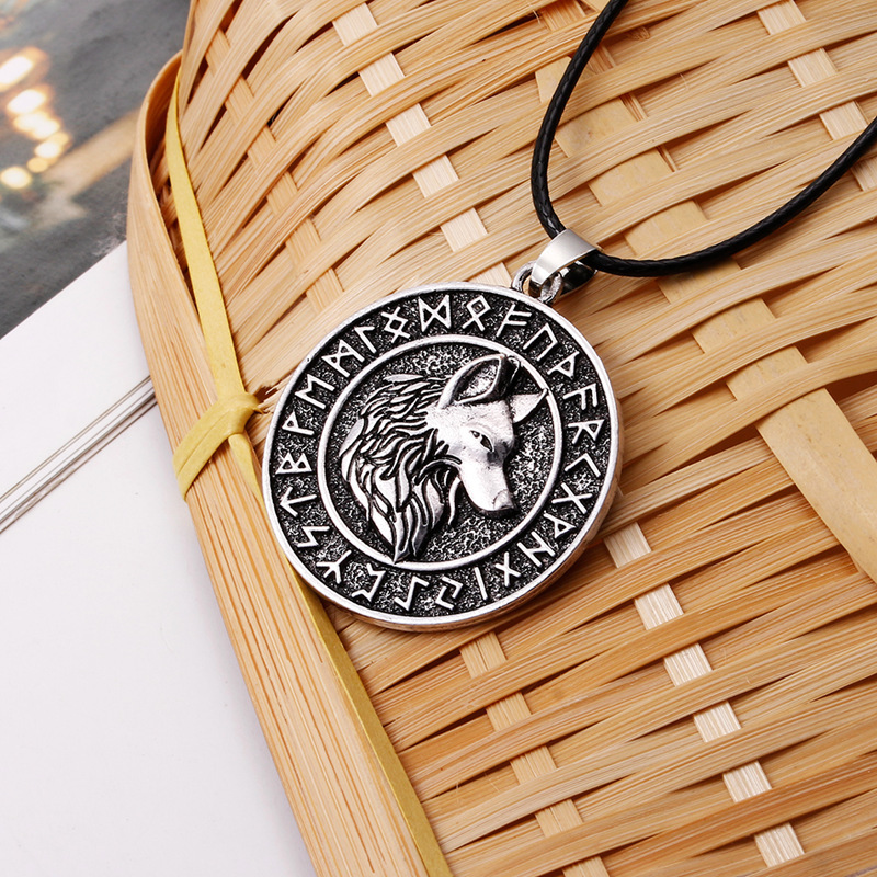 Vintage Rune Wolf Pattern Pendant Necklace-Forestso