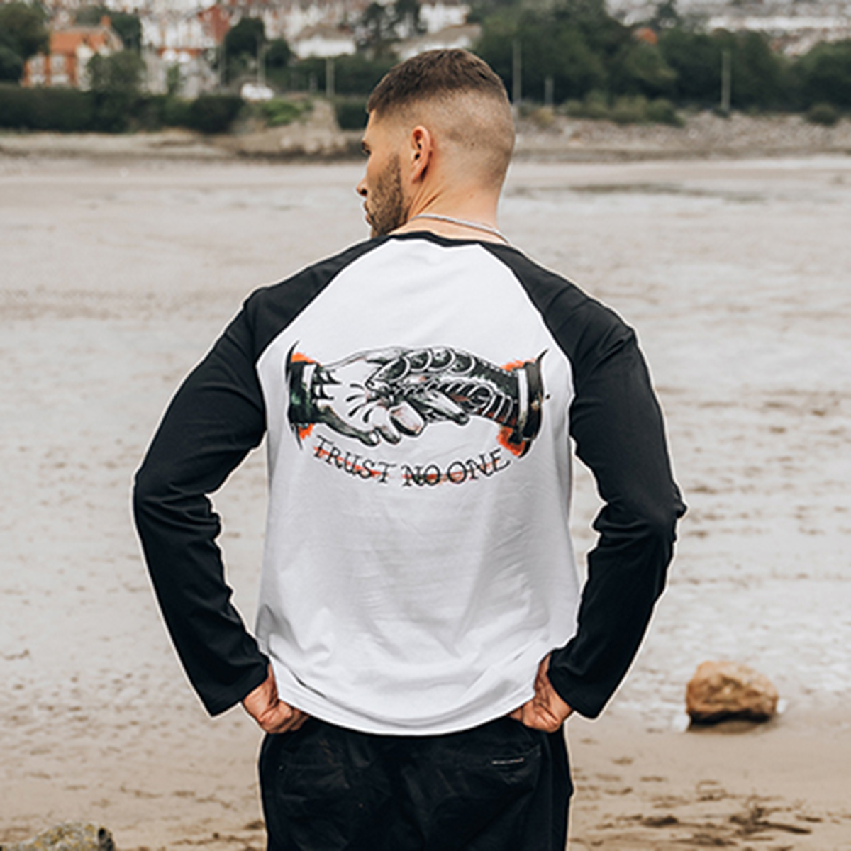  Color-matching Trust No One Biting The Hand Printed T-shirt-Ranbybox