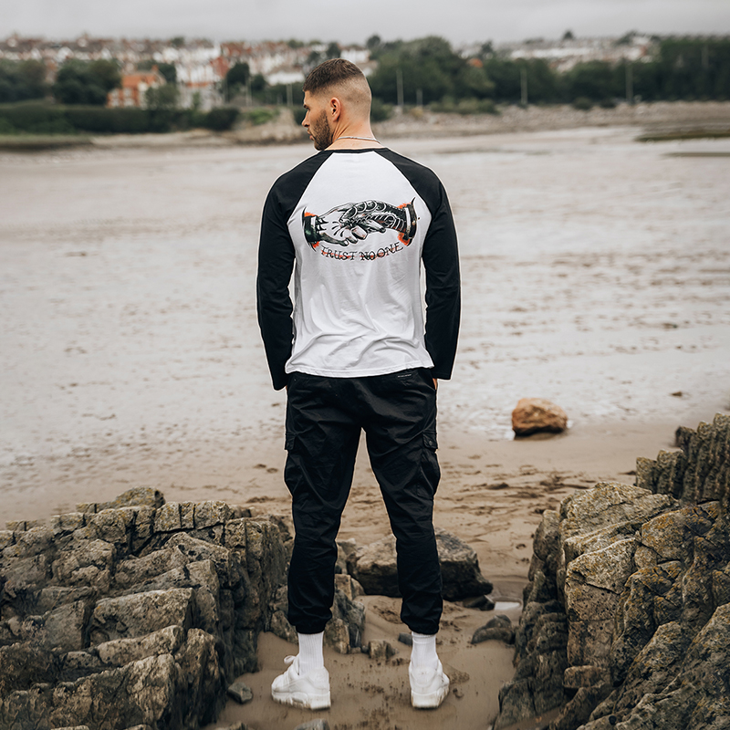  Color-matching Trust No One Biting The Hand Printed T-shirt-Ranbybox