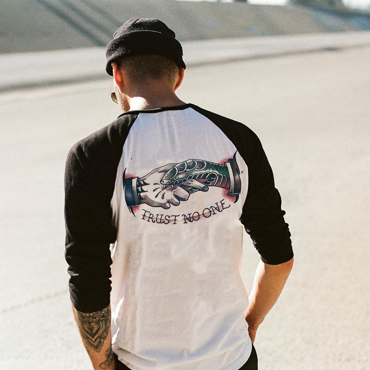  Color-matching Trust No One Biting The Hand Printed T-shirt-Ranbybox