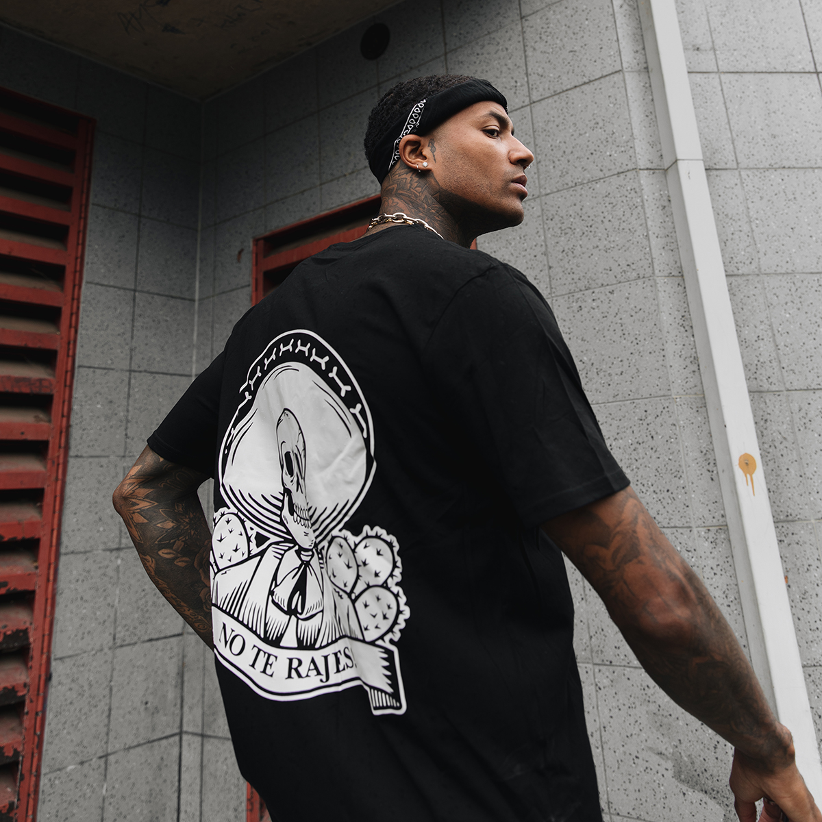  No te rajes skull with cactus design T-Shirt-Ranbybox