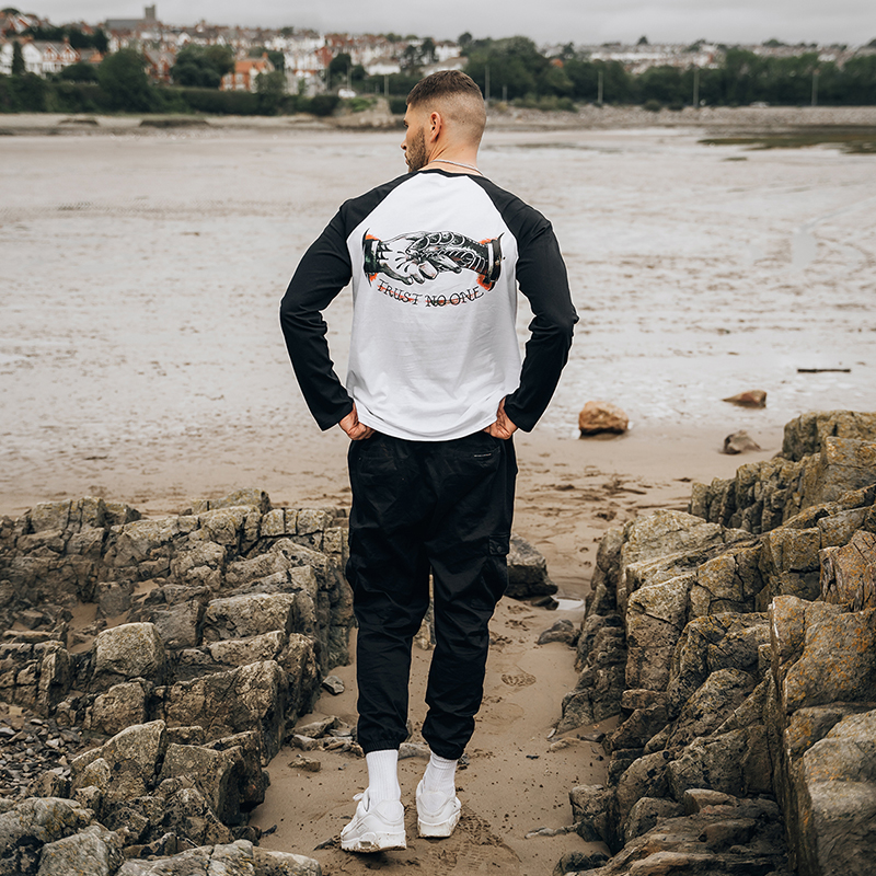  Color-matching Trust No One Biting The Hand Printed T-shirt-Ranbybox