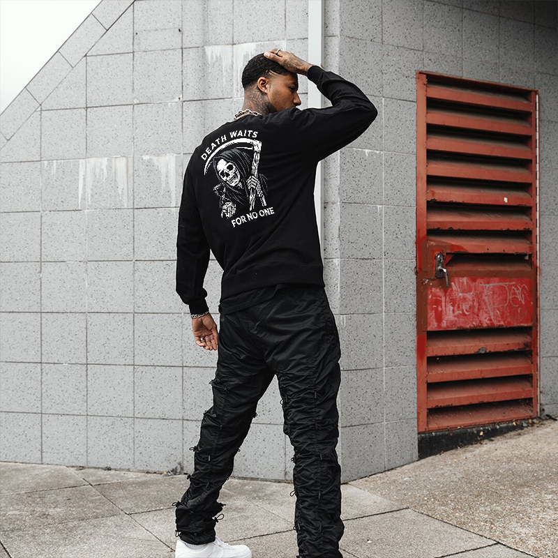  Death Waits For No One Skeleton Holding An Hourglass Printed Sweatshirt-Ranbybox