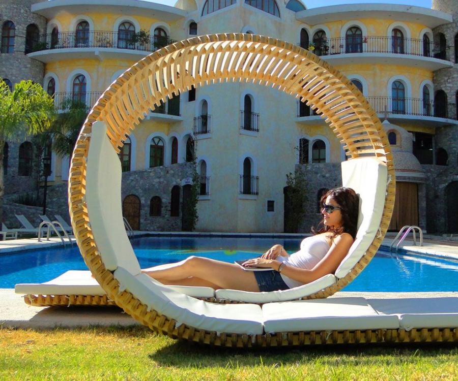 Loopita Looping Lounge Chair For Two People