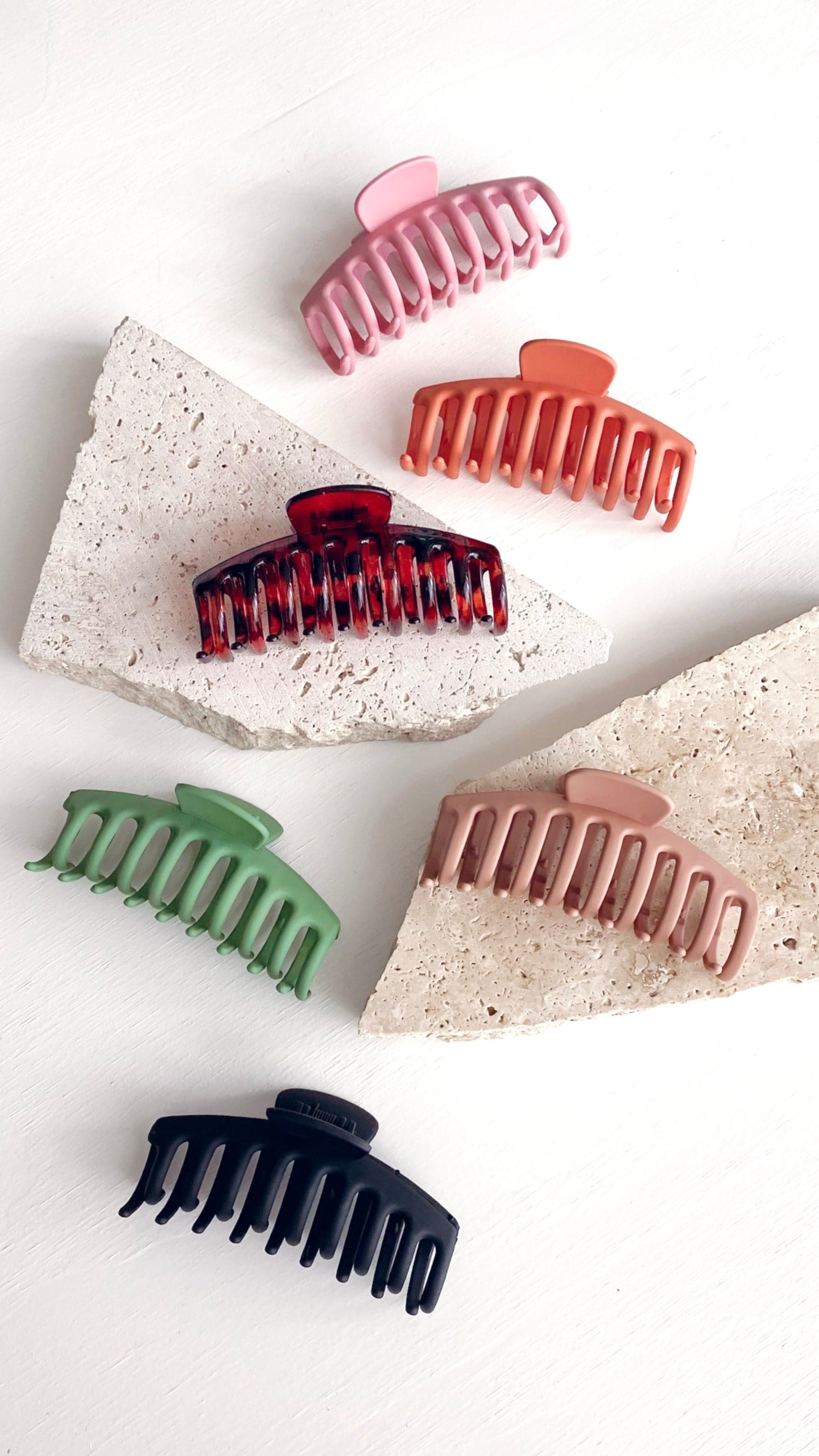 Regina Matte Claw Clip - Black-Sunshines Bliss