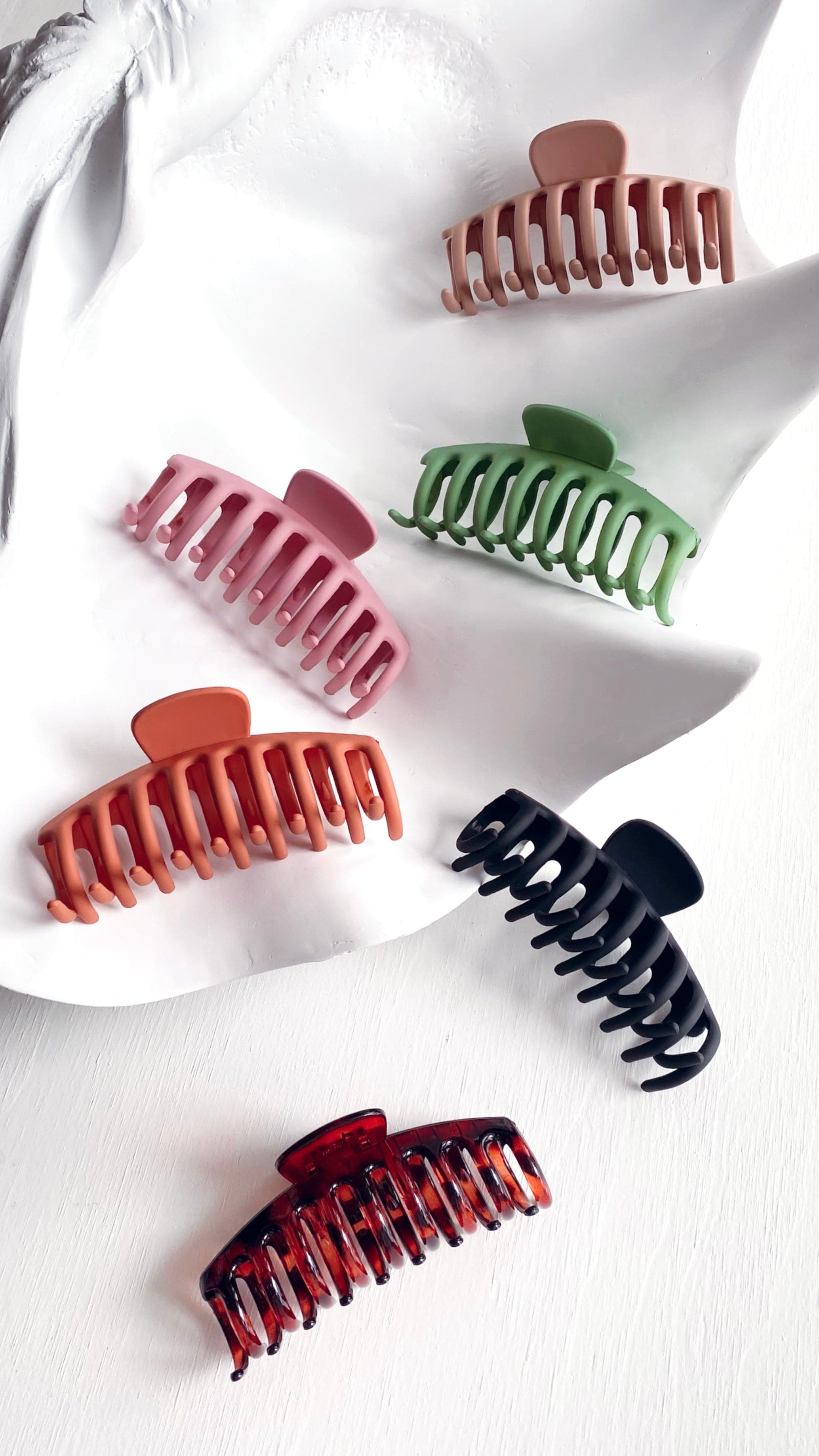 Regina Matte Claw Clip - Black-Sunshines Bliss