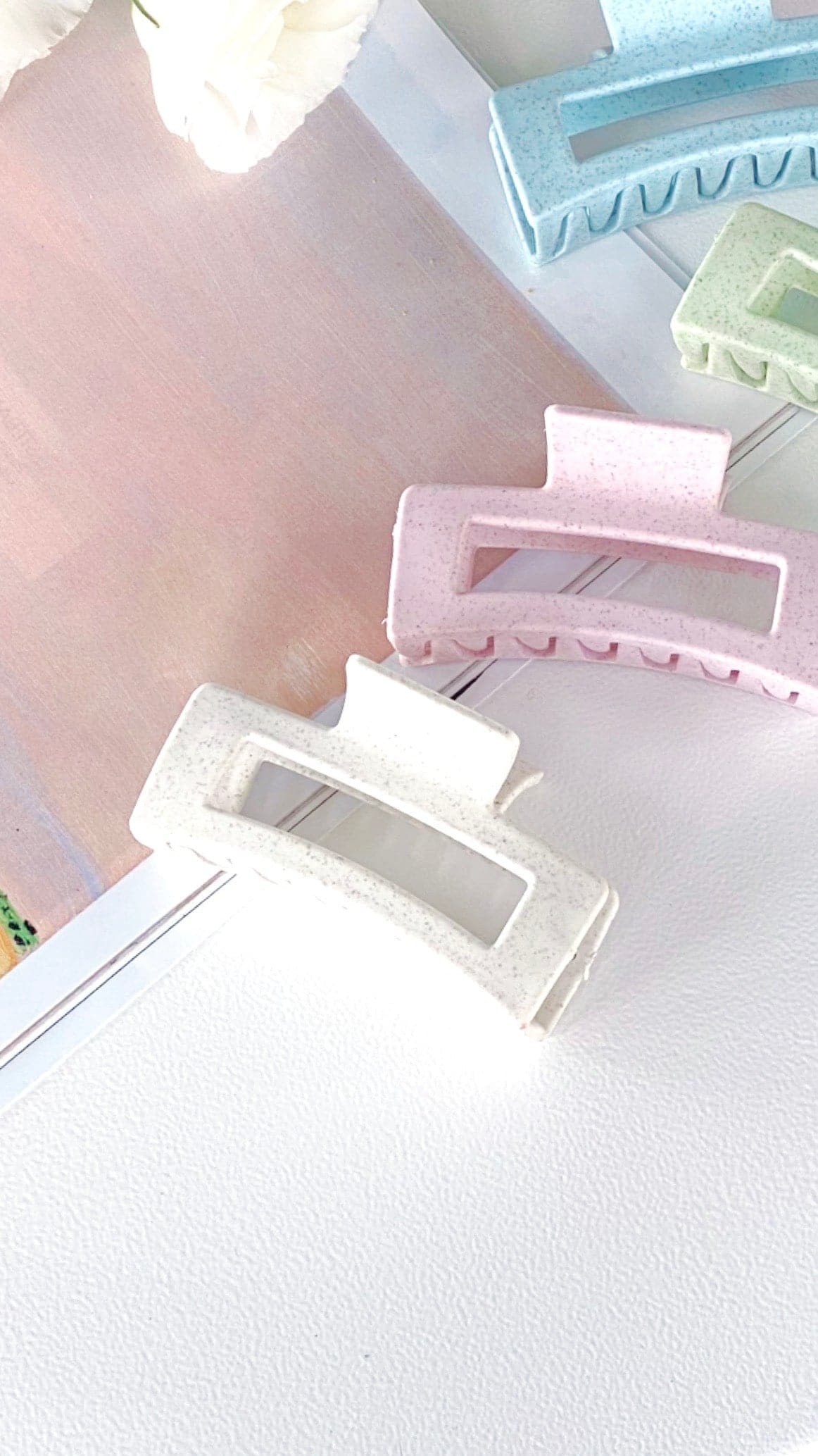 Kori Speckled Rectangle Claw Clip - White-Sunshines Bliss