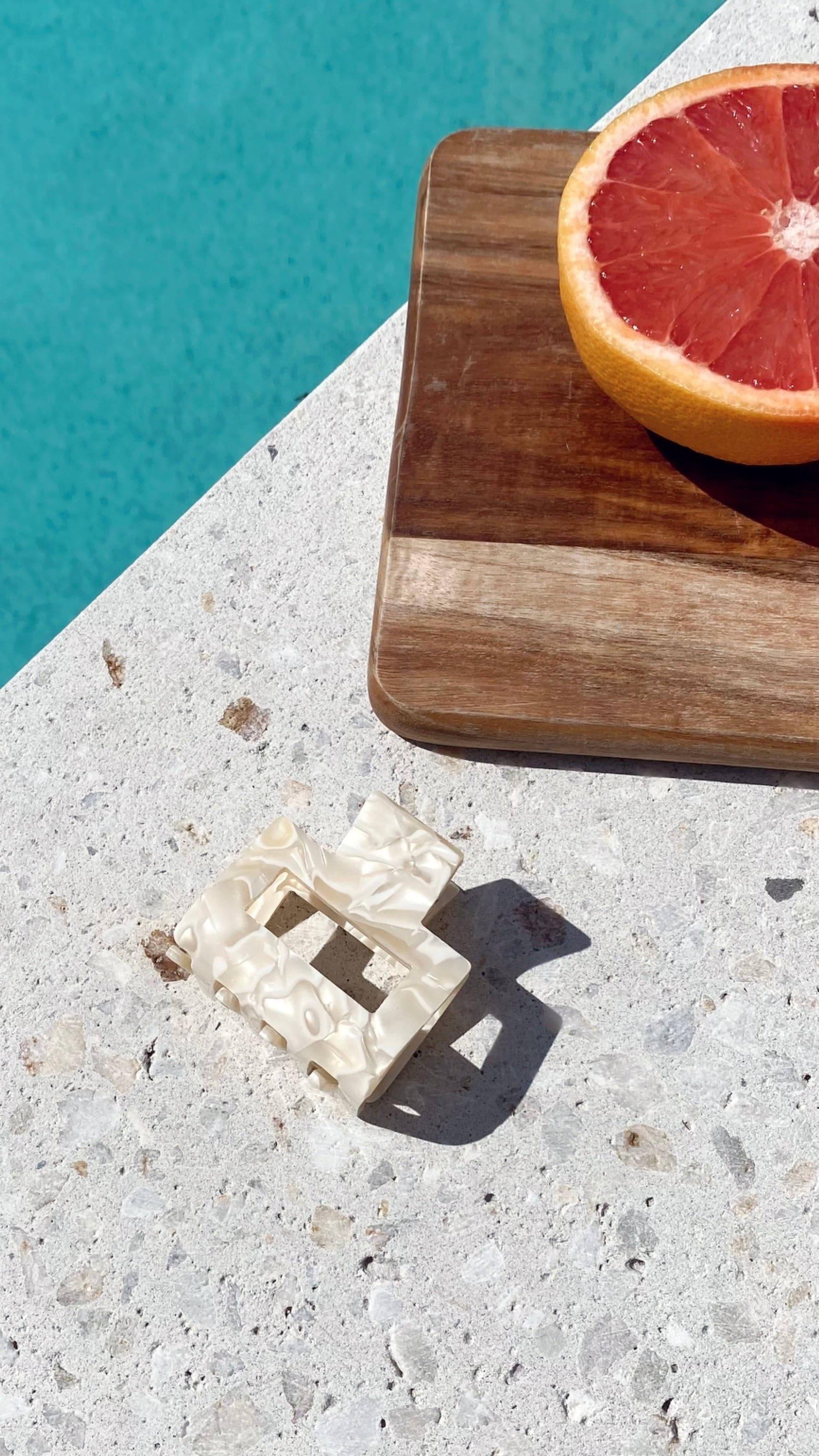 Anabelle Claw Clip - Cream-Sunshines Bliss