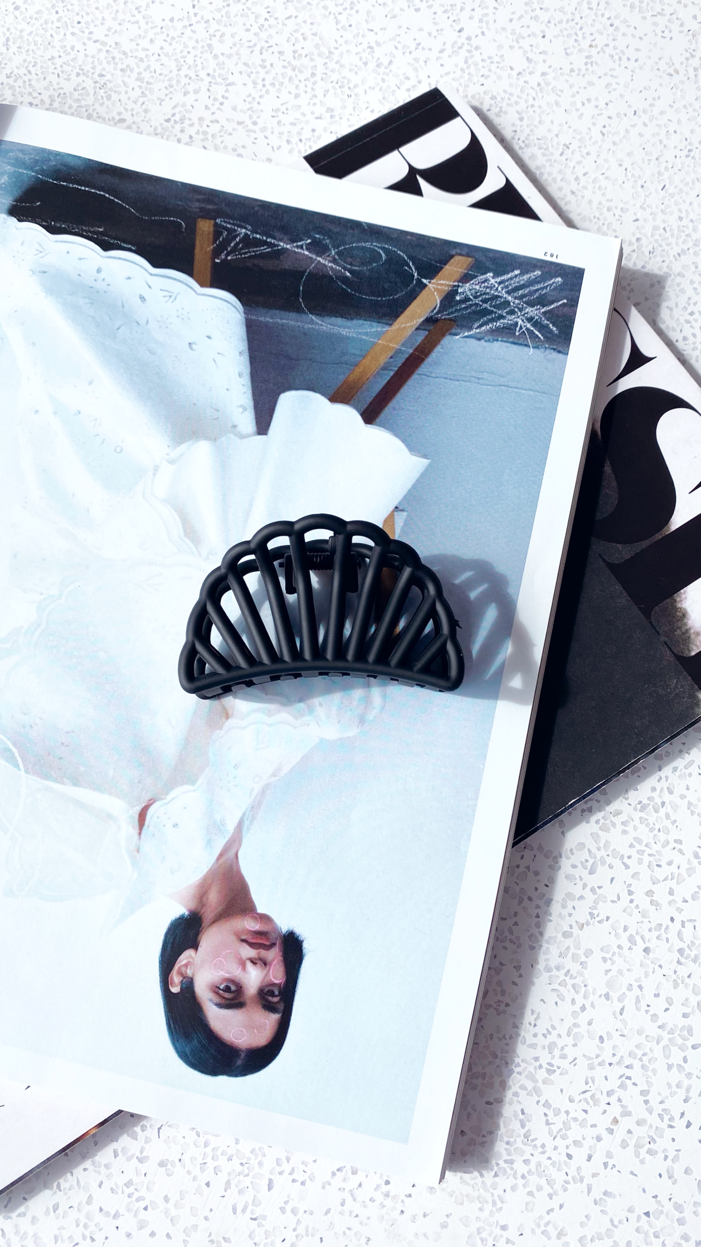 Chaz Claw Clip - Black-Sunshines Bliss