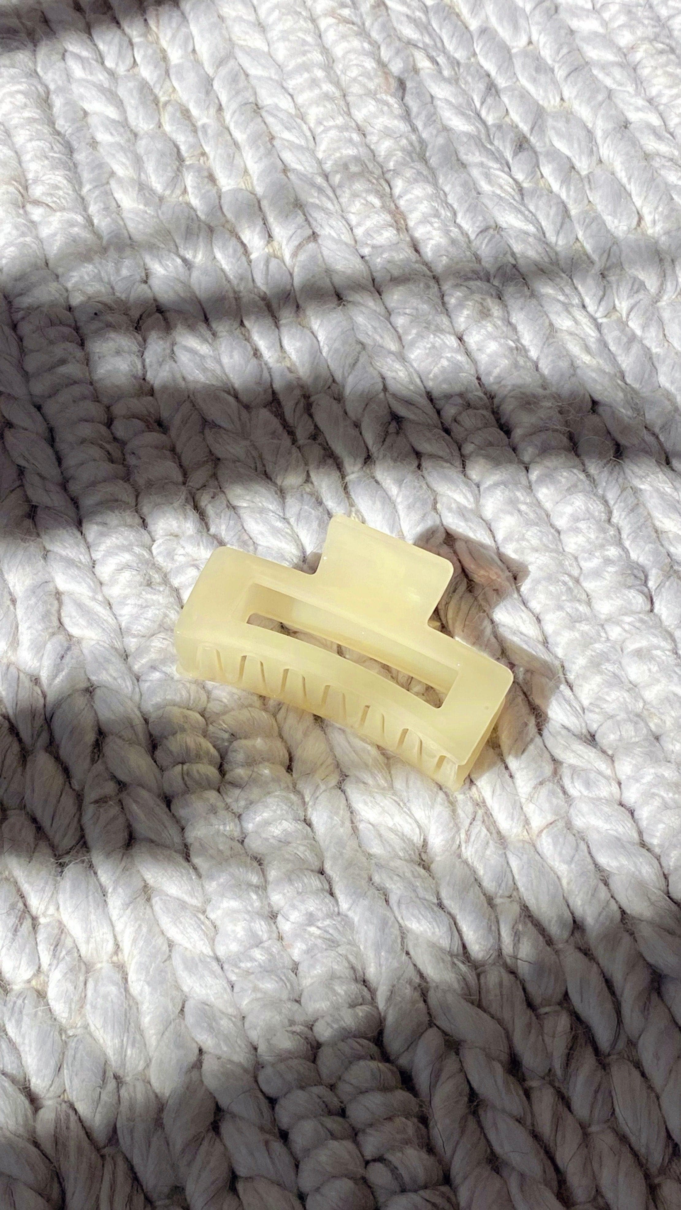 Steph Rectangle Claw Clip - Lemon-Sunshines Bliss