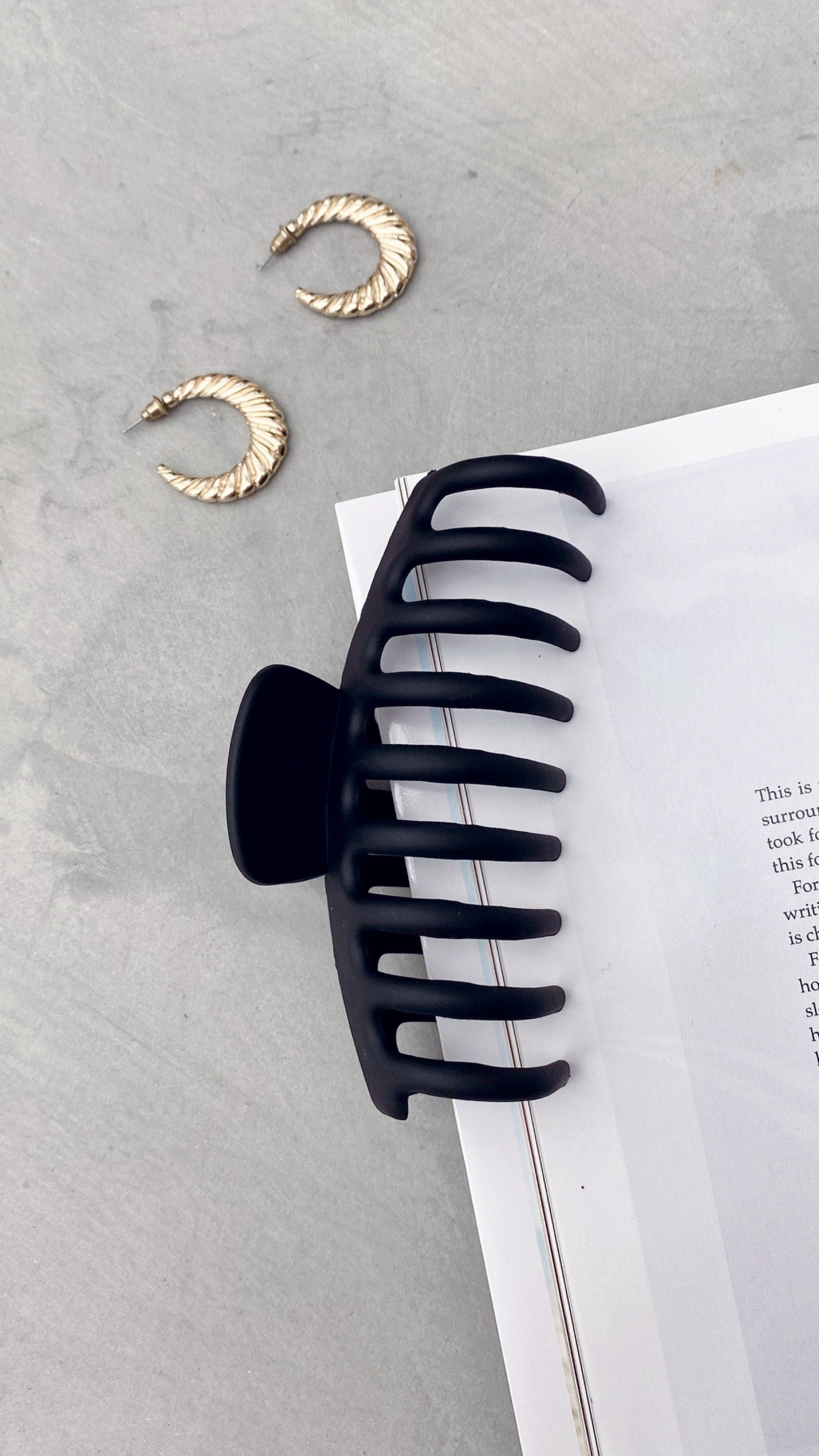 Regina Matte Claw Clip - Black-Sunshines Bliss