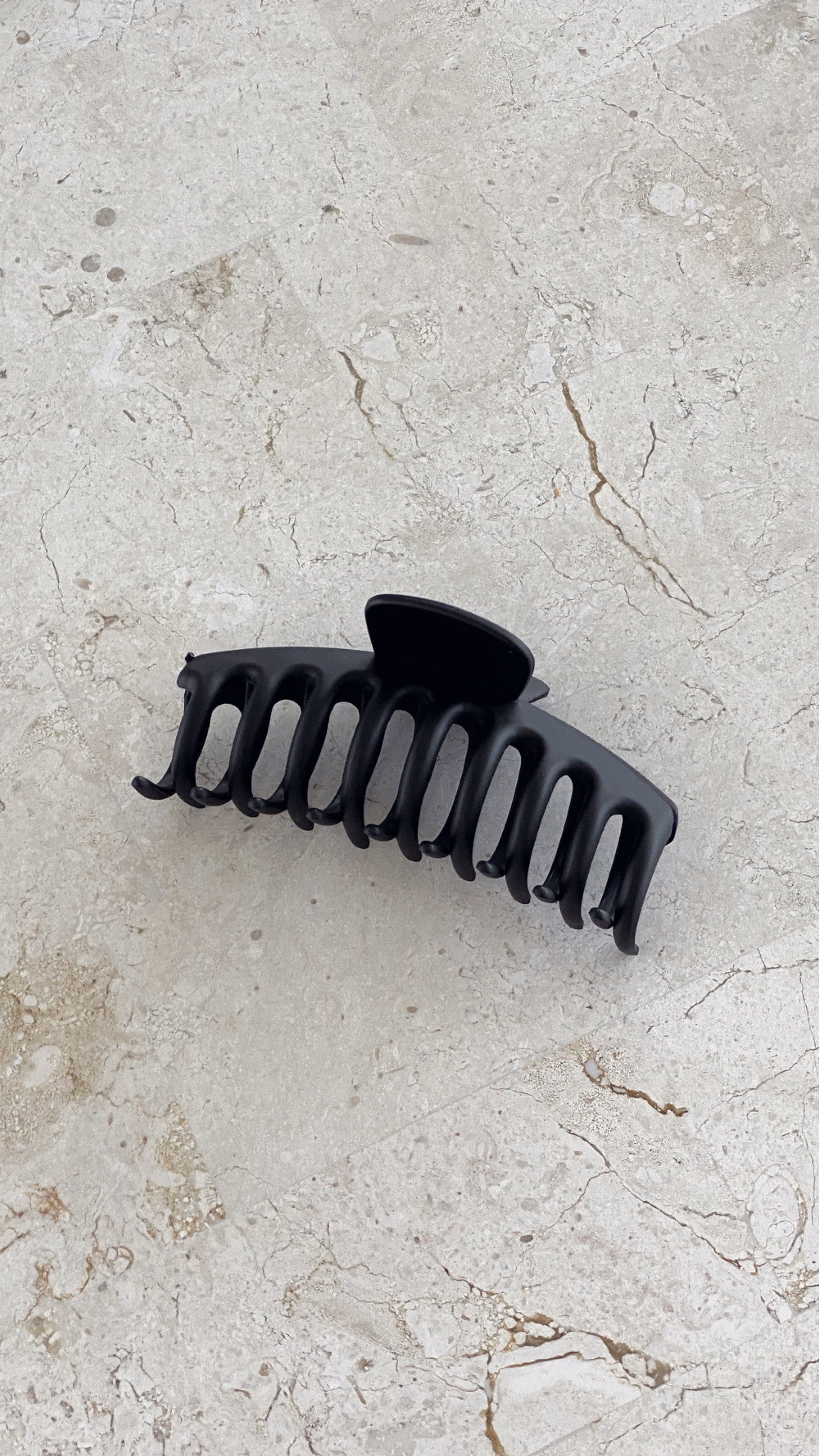 Regina Matte Claw Clip - Black-Sunshines Bliss