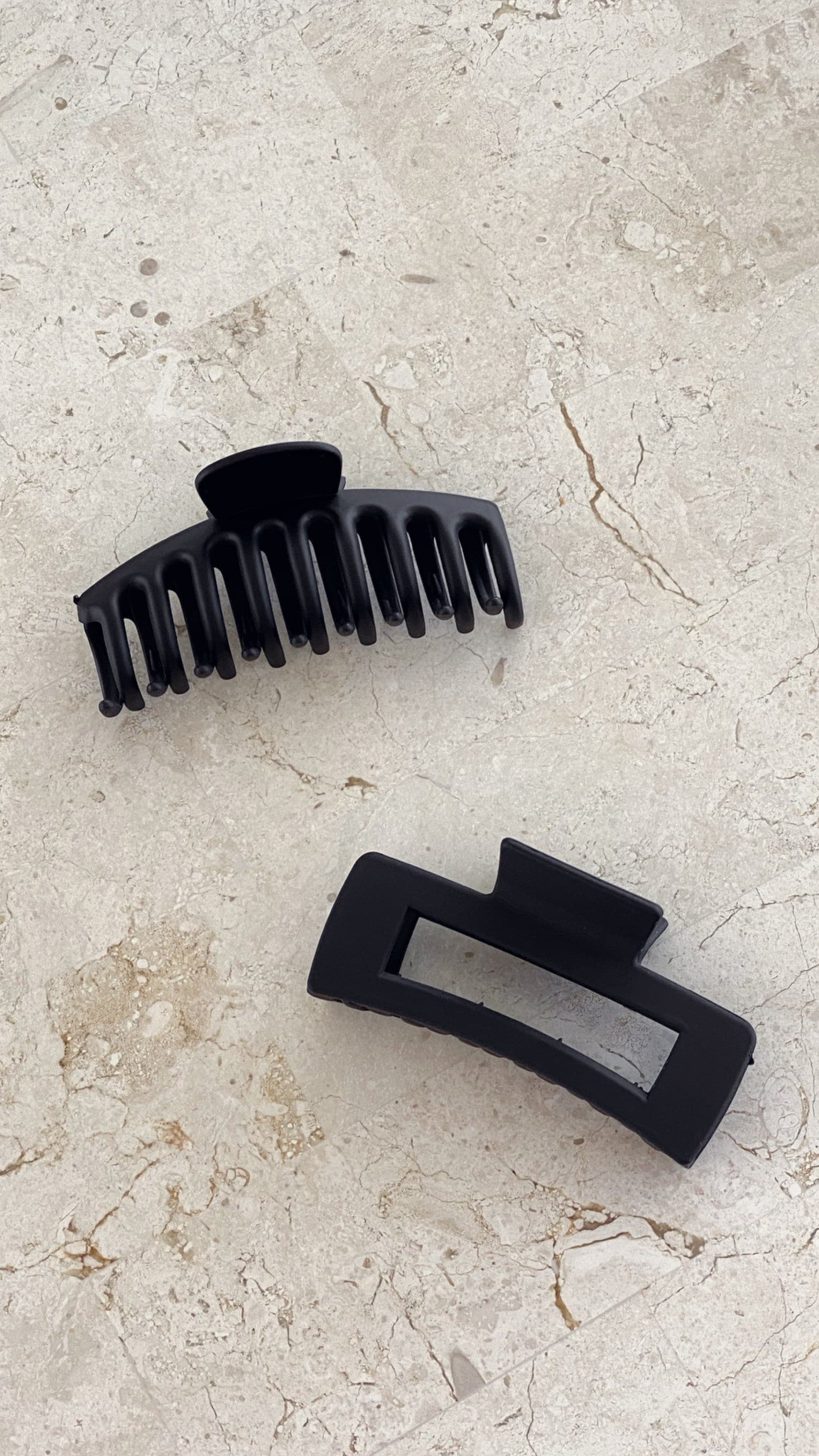 Regina Matte Claw Clip - Black-Sunshines Bliss