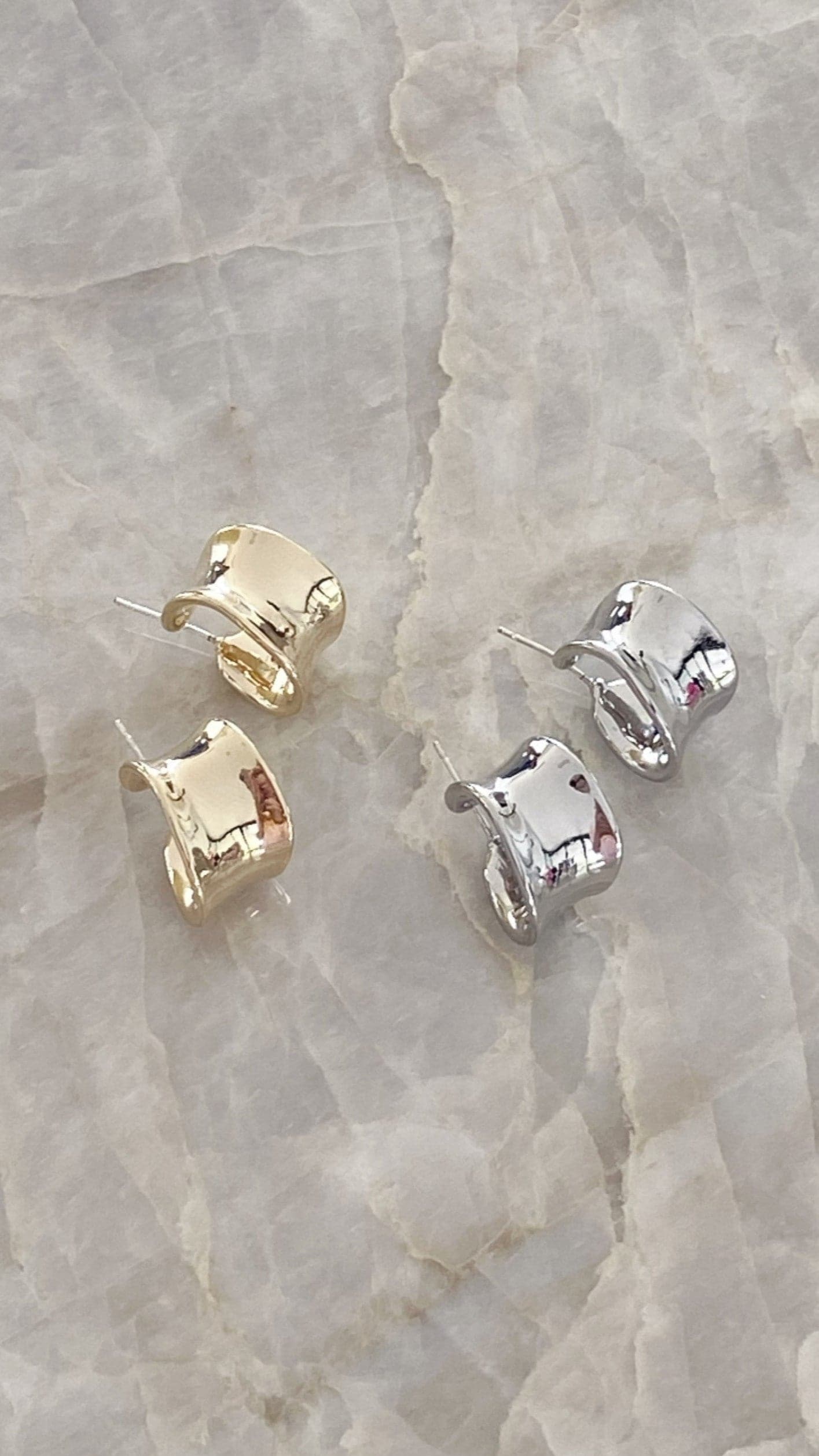 Erin Hoop Earrings - Gold-Sunshines Bliss