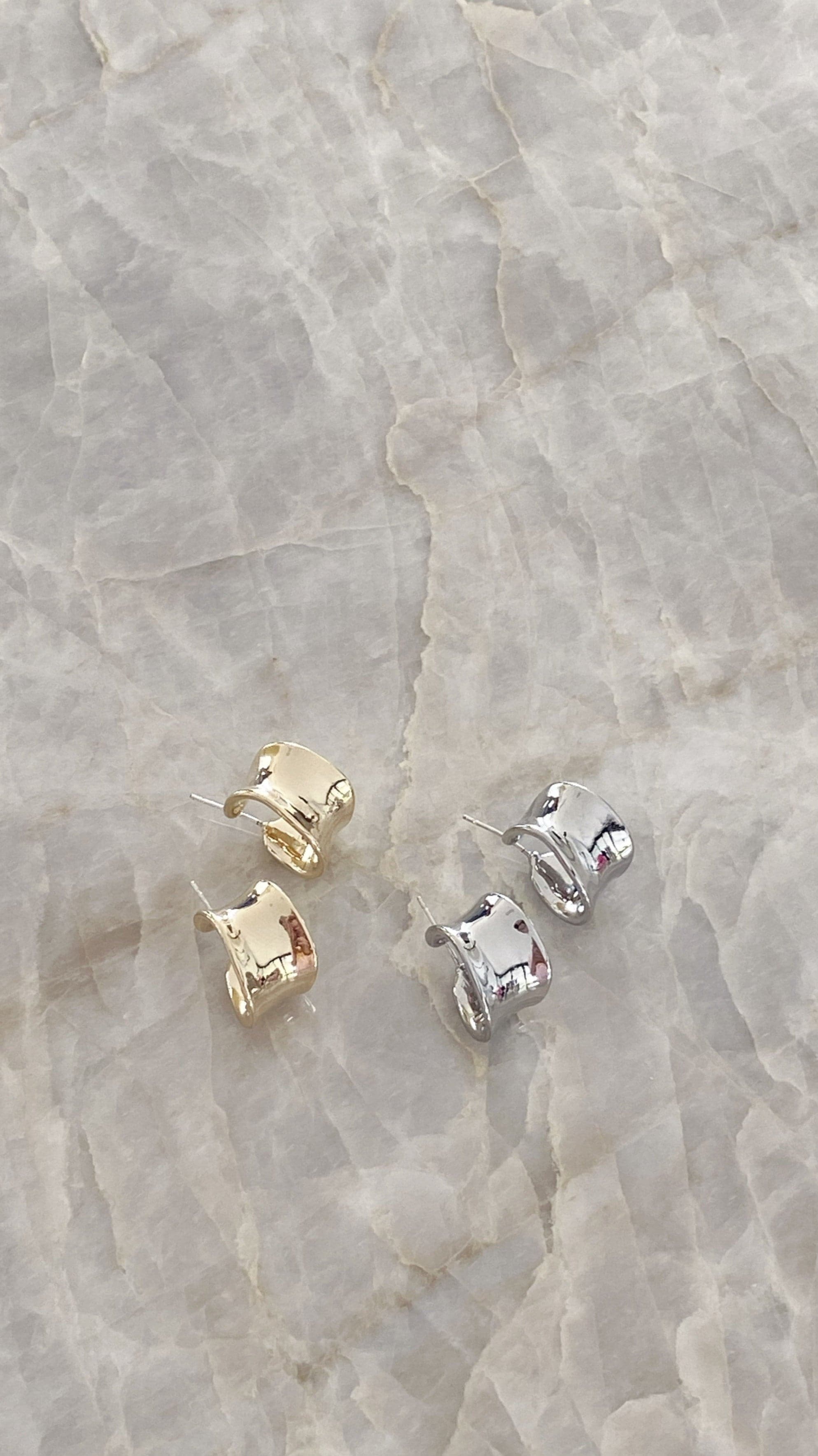 Erin Hoop Earrings - Gold-Sunshines Bliss