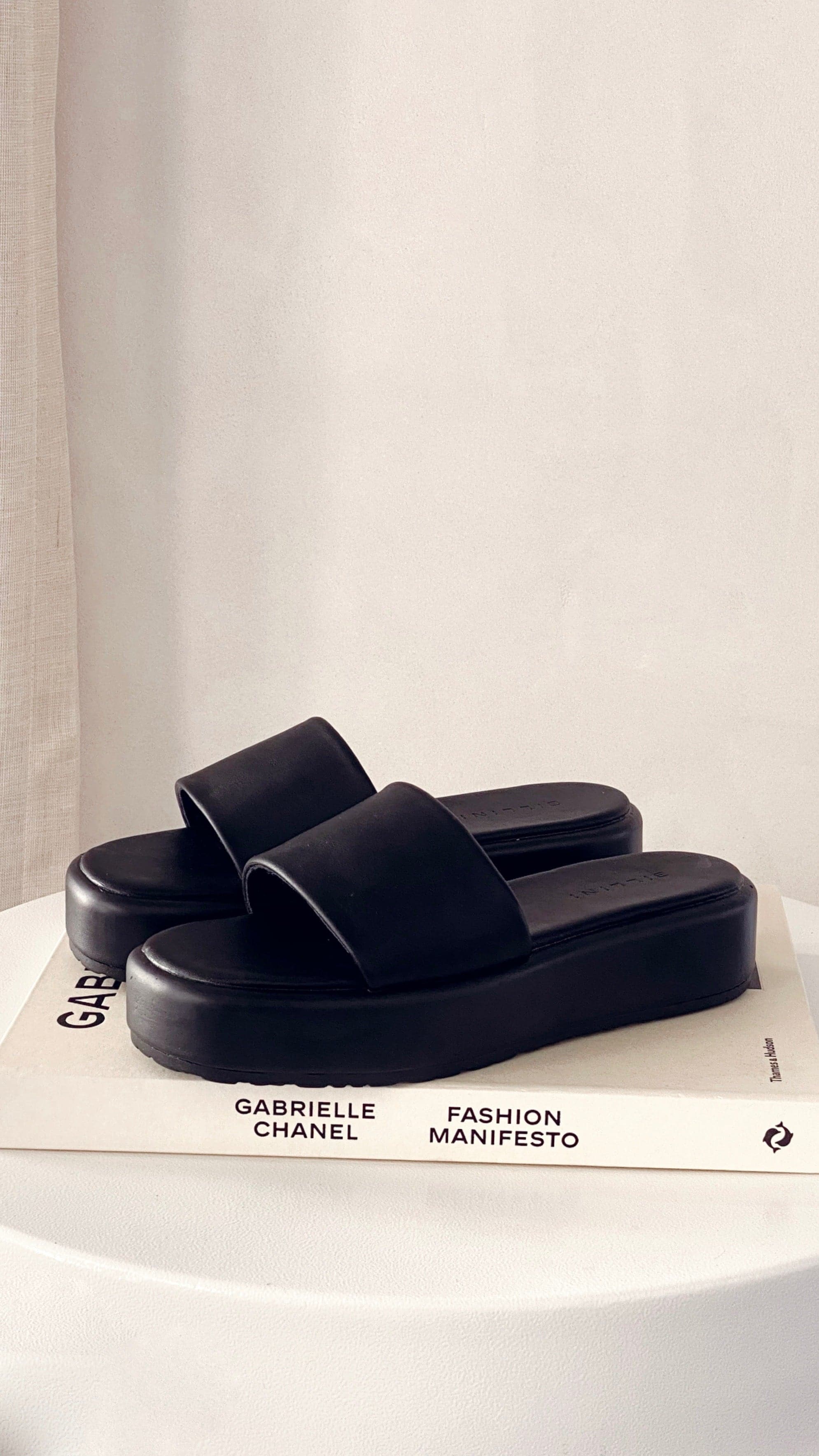 Karlo Slide - Black-Sunshines Bliss