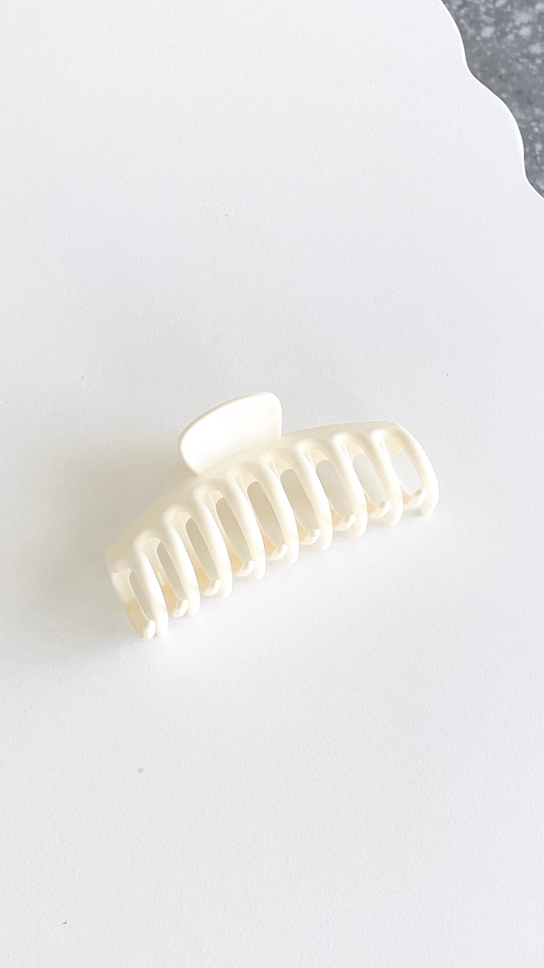 Reese Claw Clip - Vanilla-Sunshines Bliss