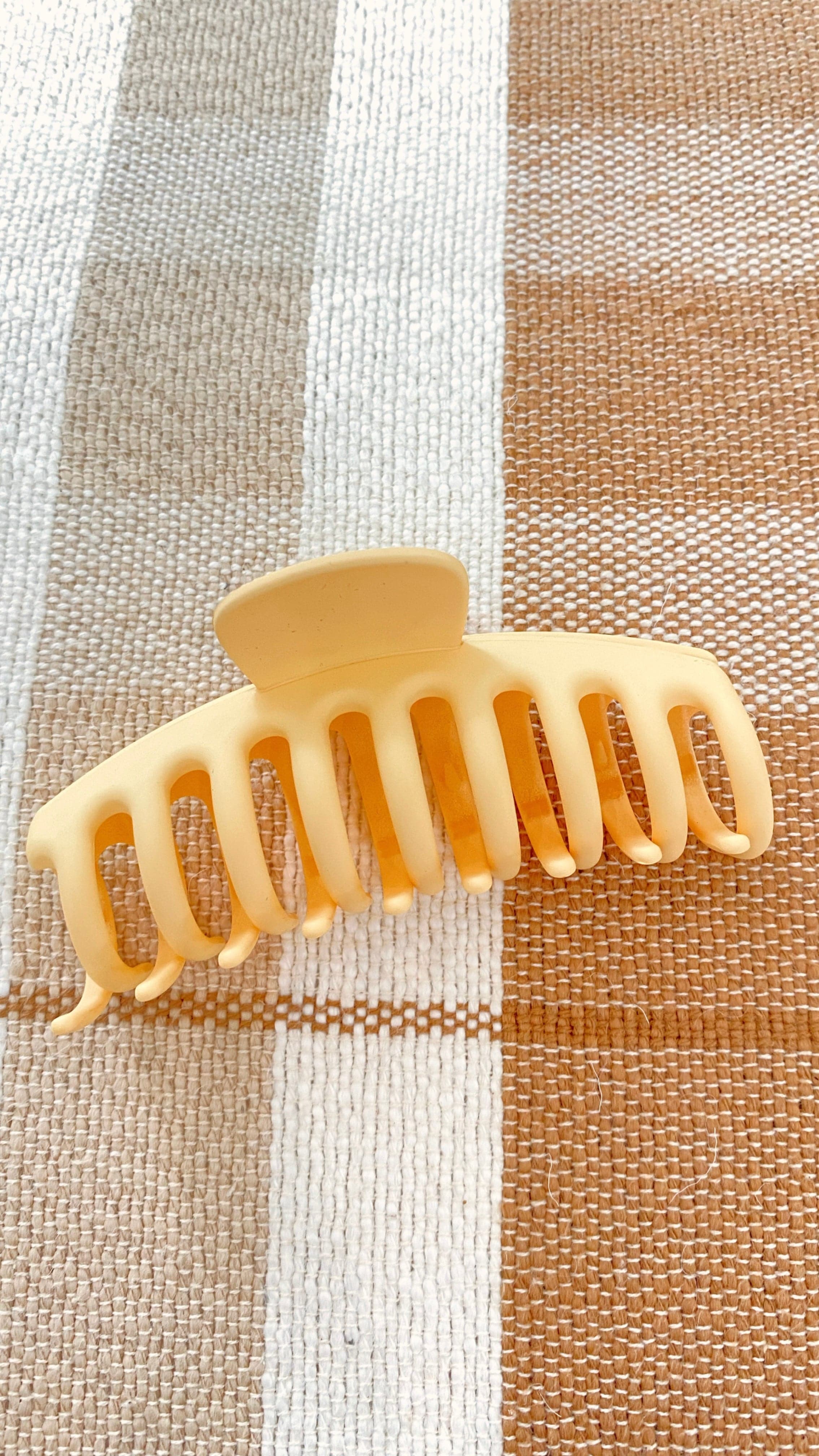 Reese Claw Clip - Lemon-Sunshines Bliss