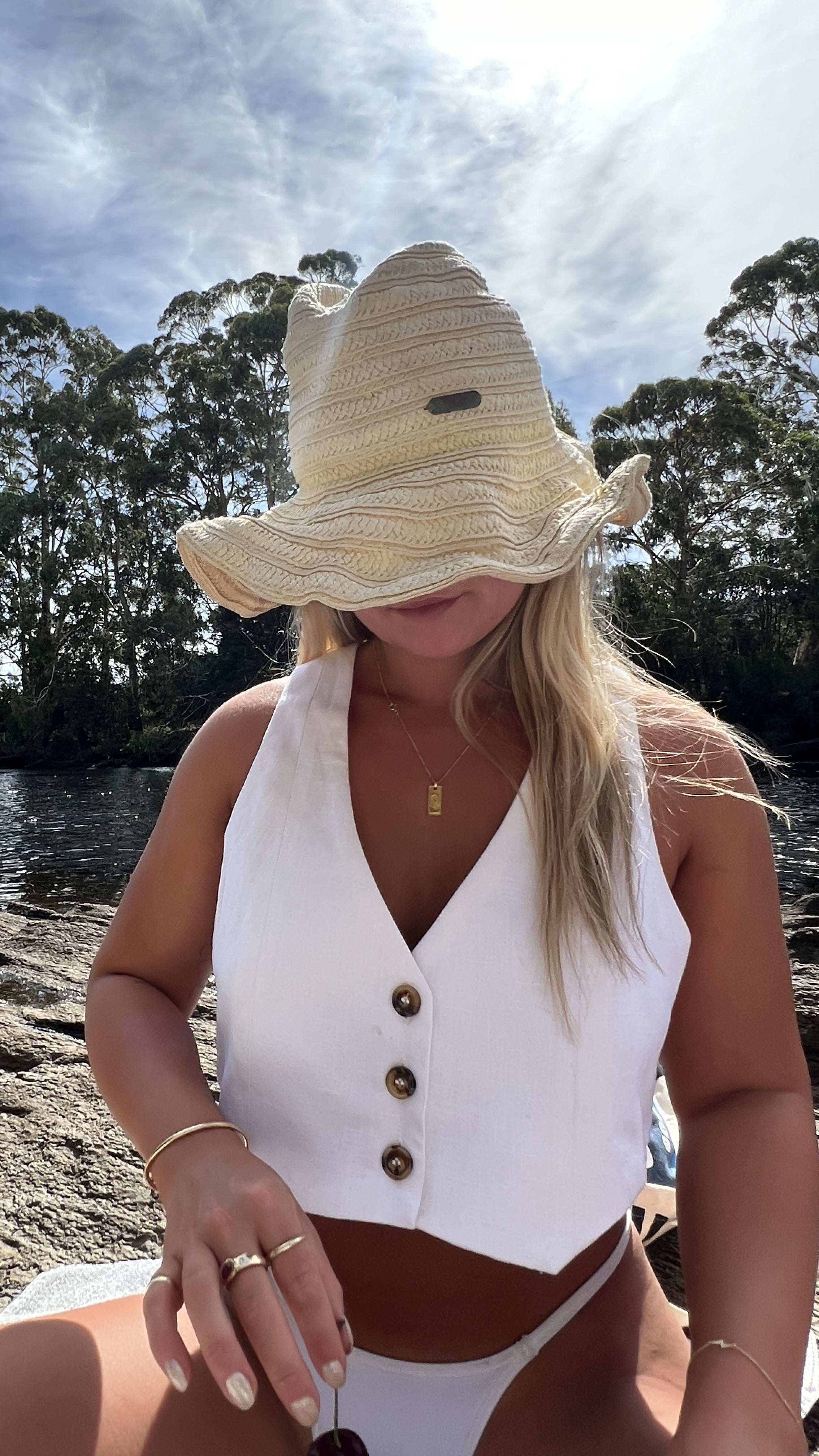 Eve Vest Top - White-Sunshines Bliss