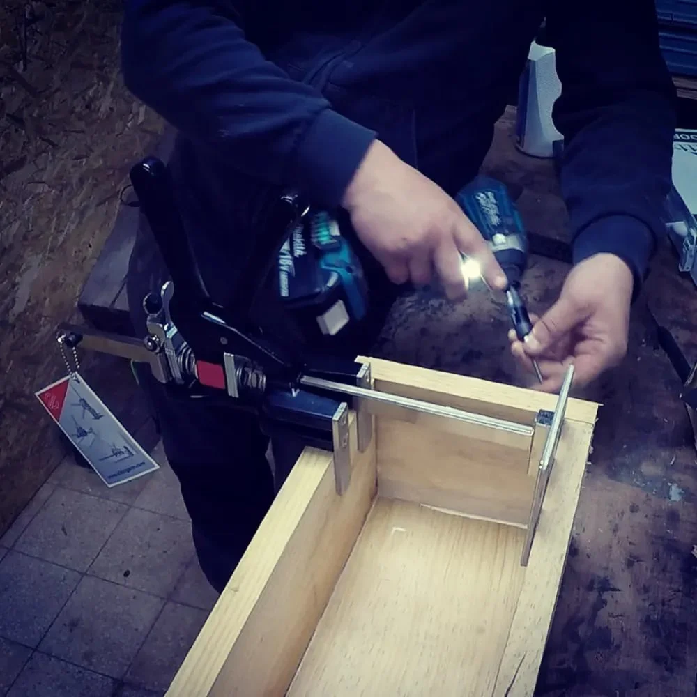 BRAȚ DE ECONOMISIRE A FORȚEI DE MUNCĂ - INSTRUMENT DE RIDICARE MANUALĂ A CRICULUI