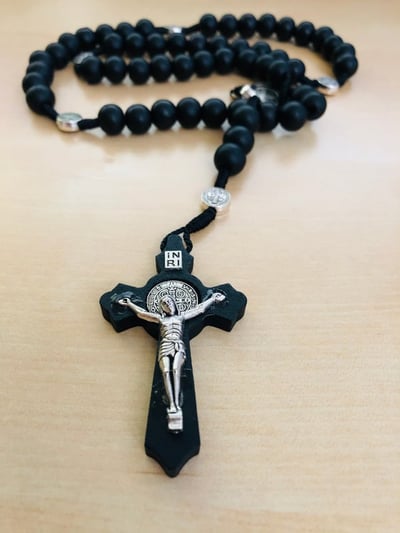 Krunica od crnog drveta Sveti Benedikt