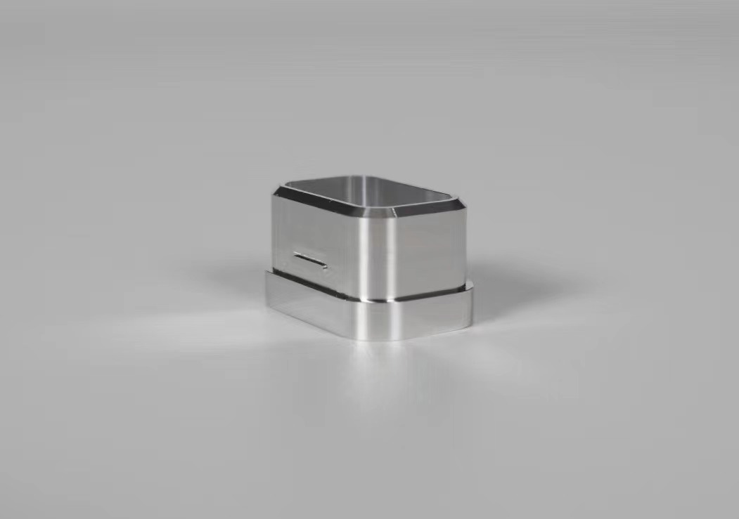 Engine oil filter house seal