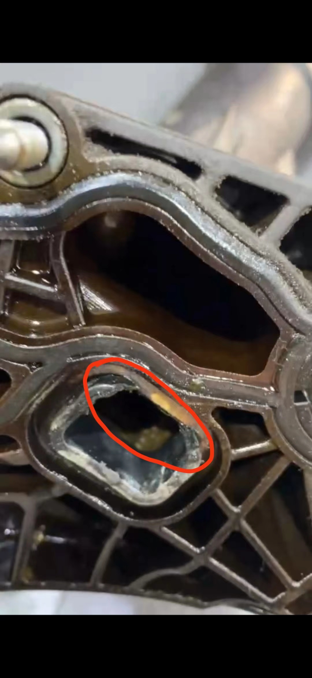 Engine oil filter house seal