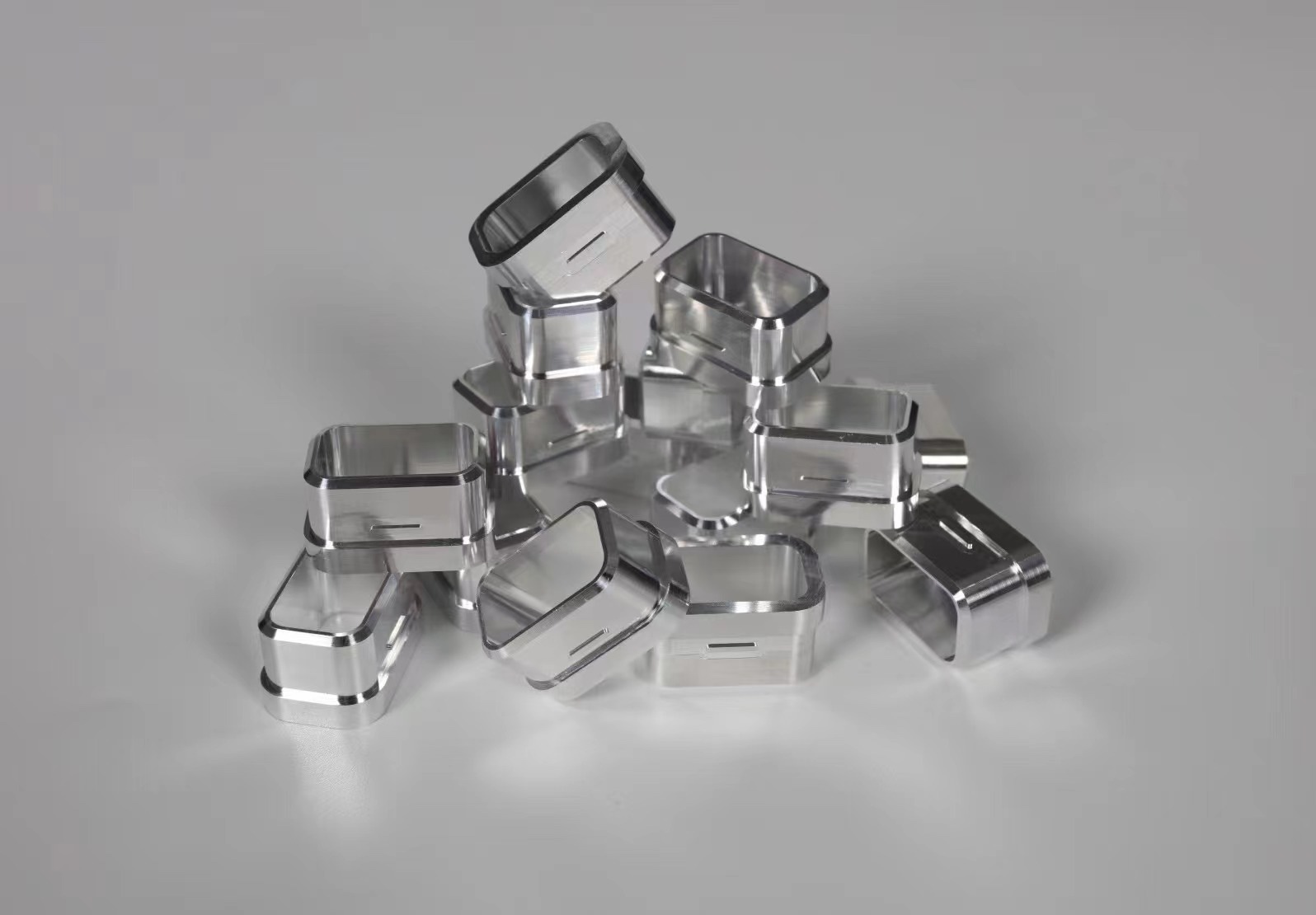 Engine oil filter house seal