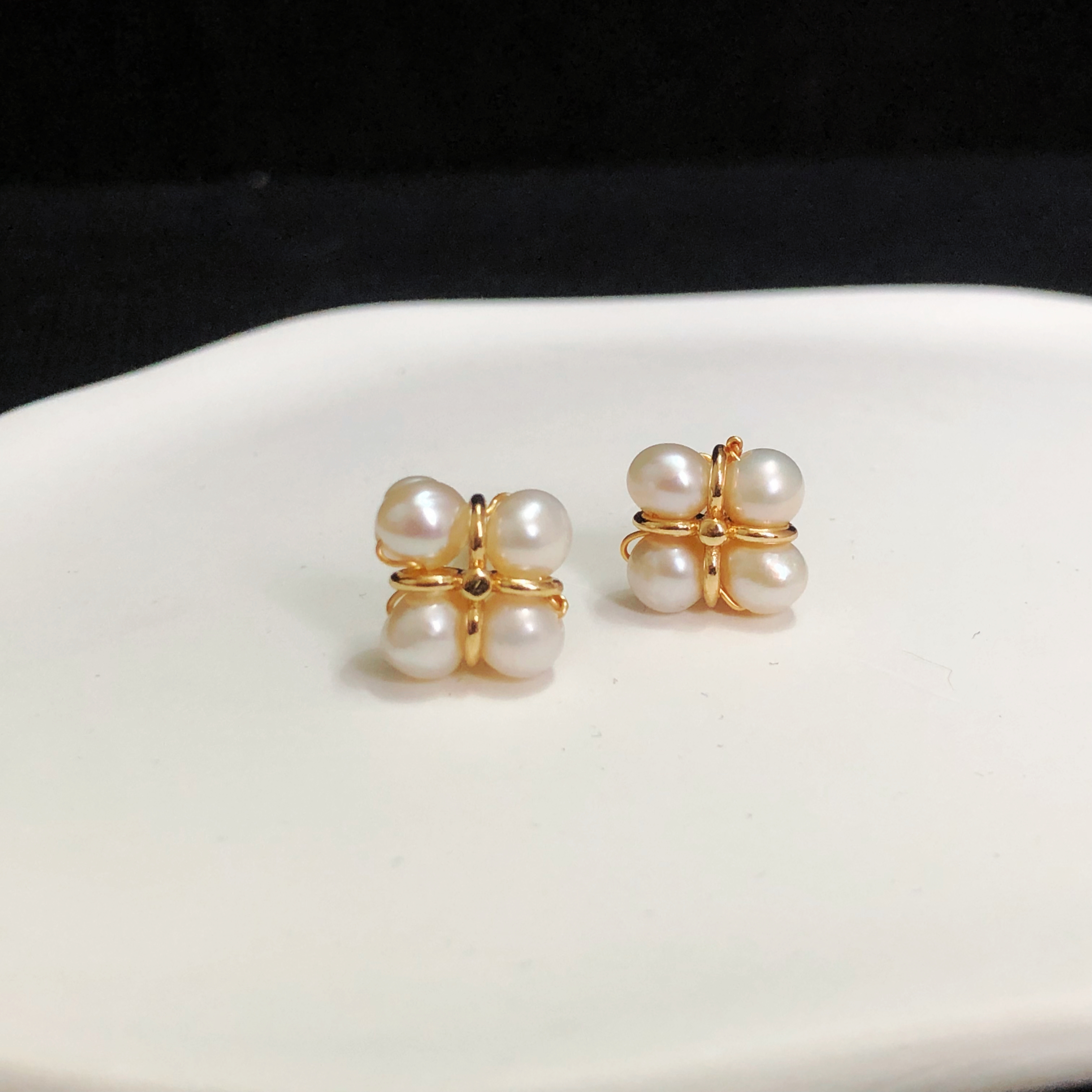Four Leaf Pearls Ear Studs-likayjewel