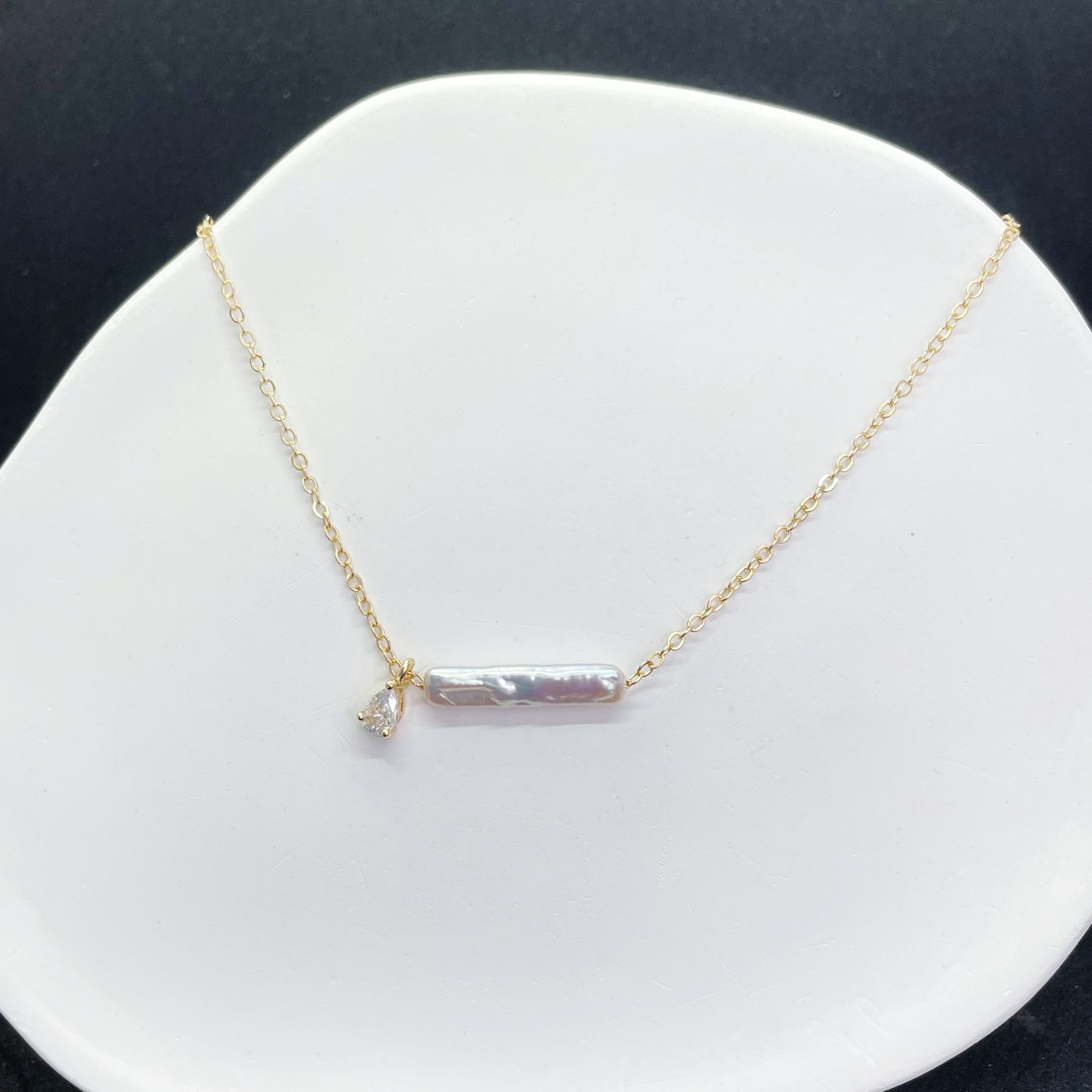 Baroque Pearl Bar Necklace