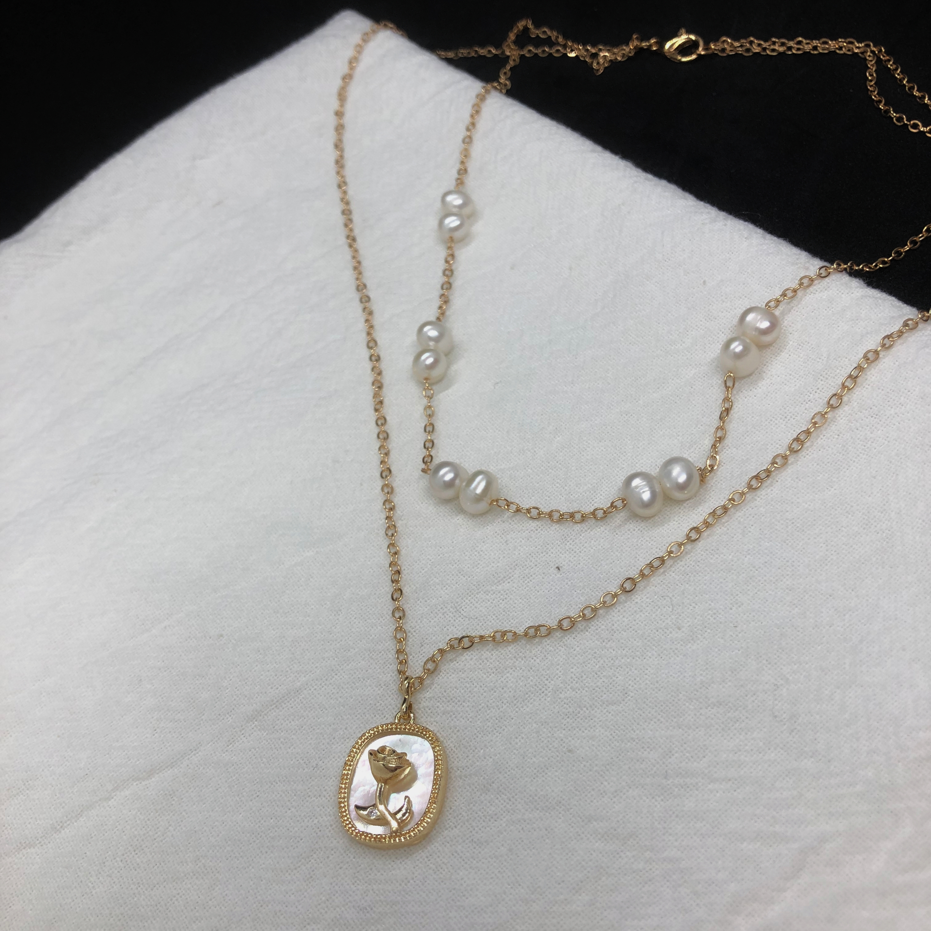 Double Layers Pearls and Rose Necklace-likayjewel