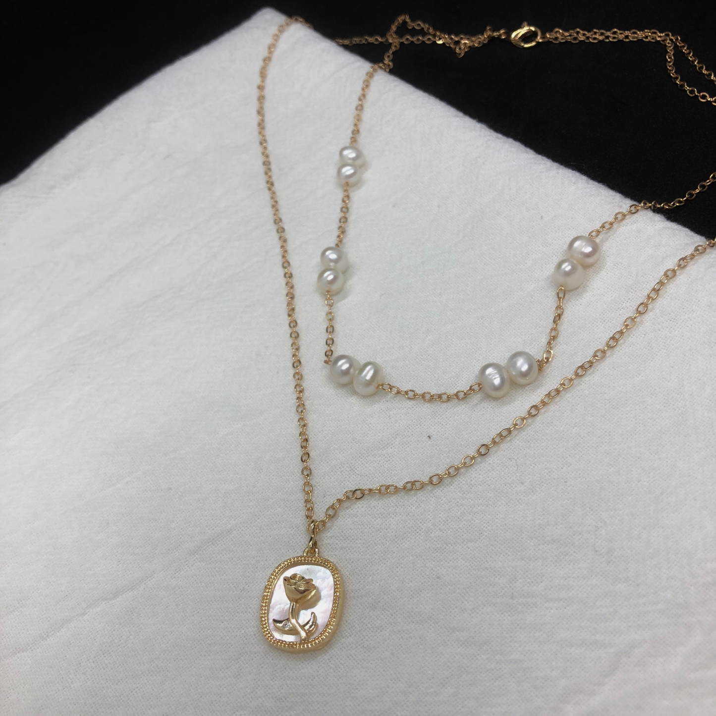Double Layers Pearls and Rose Necklace-likayjewel
