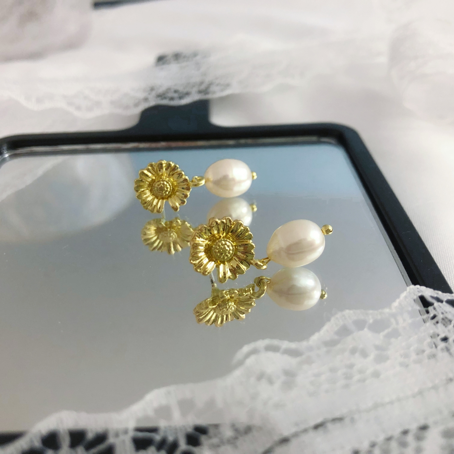 Golden Daisy Pearl Earrings-likayjewel