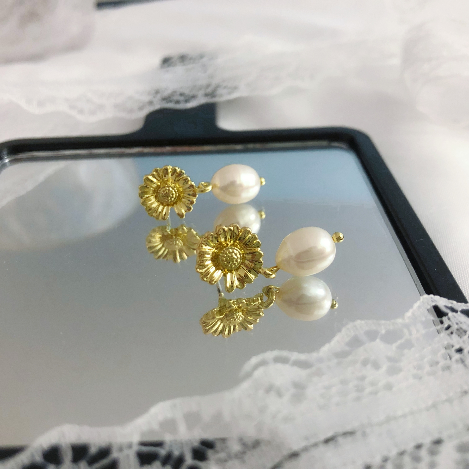 Golden Daisy Pearl Earrings-likayjewel