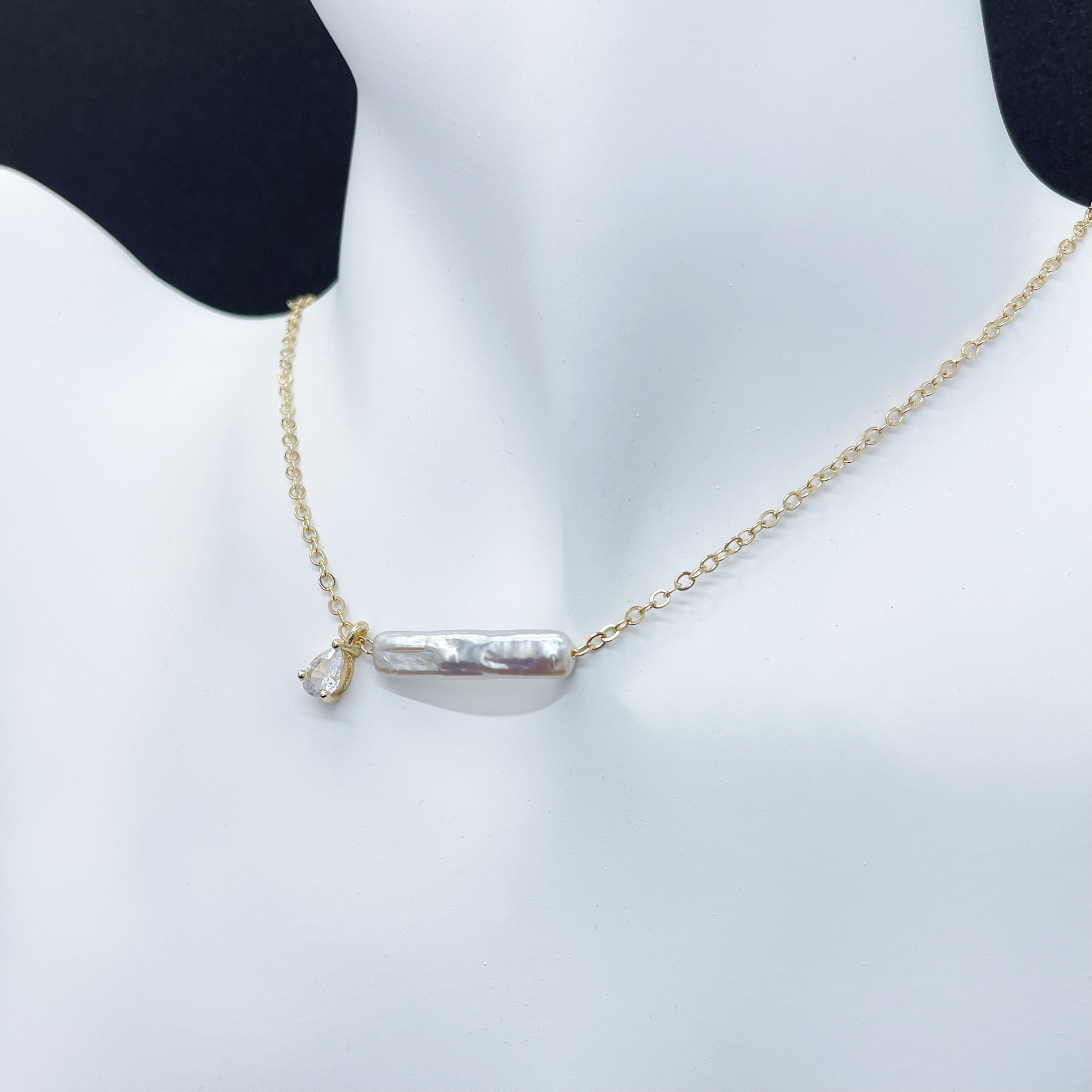 Baroque Pearl Bar Necklace