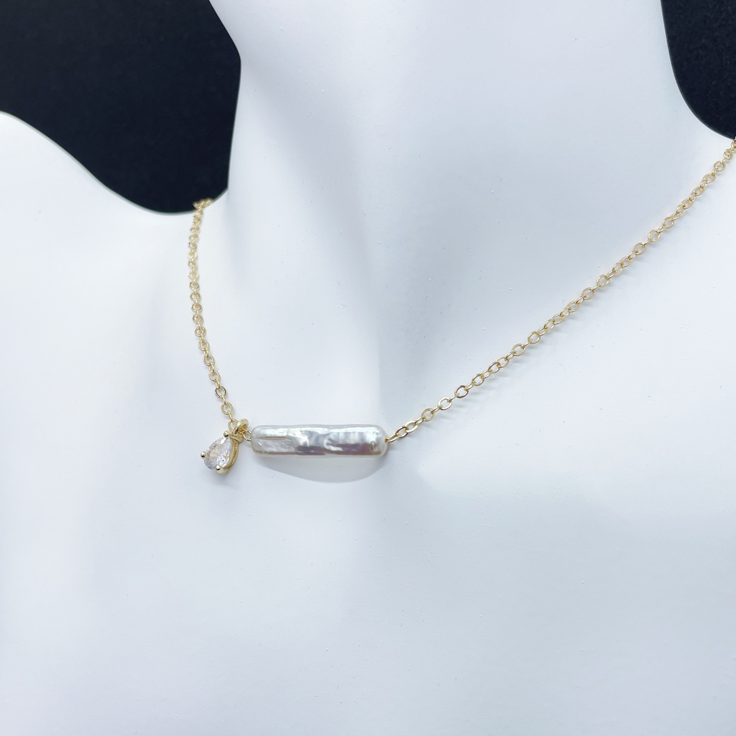 Baroque Pearl Bar Necklace