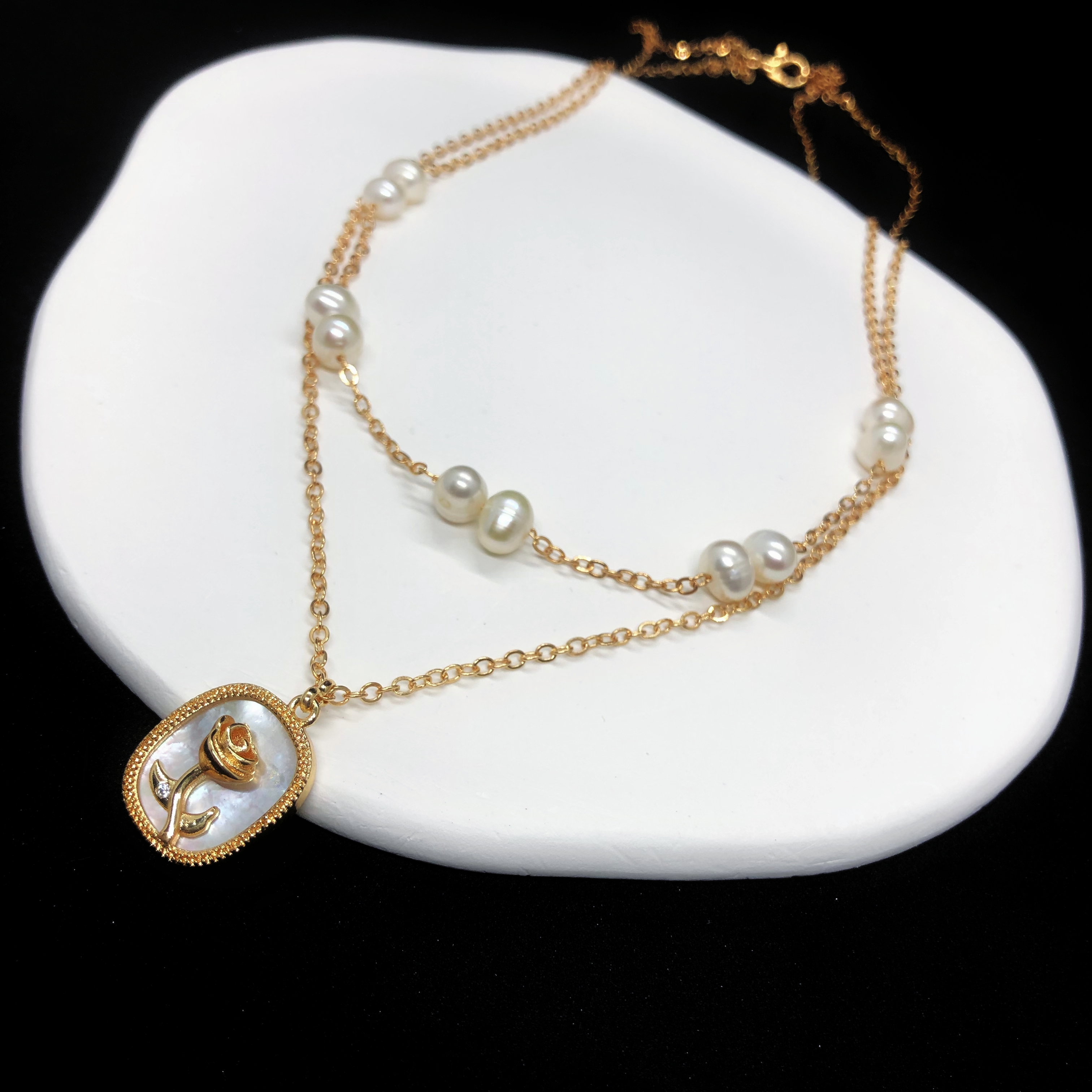 Double Layers Pearls and Rose Necklace-likayjewel