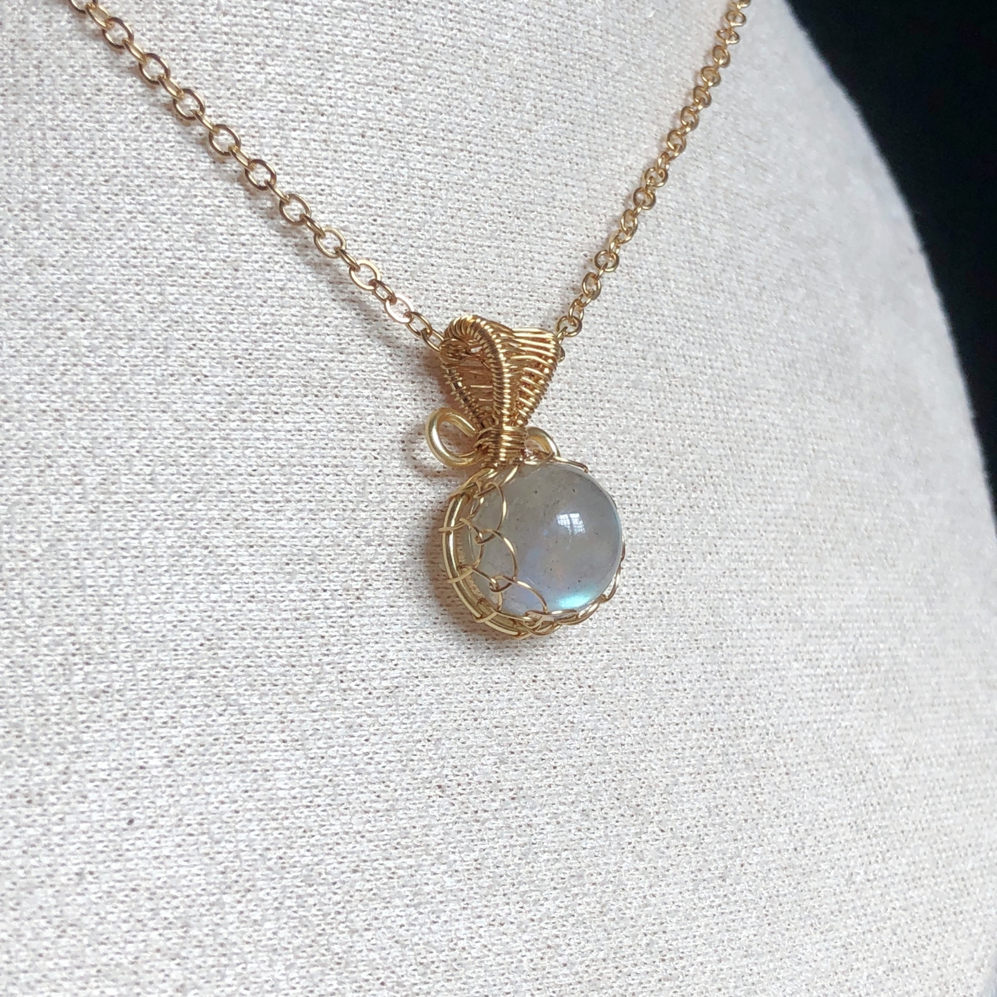 Rainbow Labradorite Wire-Wrapped Design Necklace-likayjewel