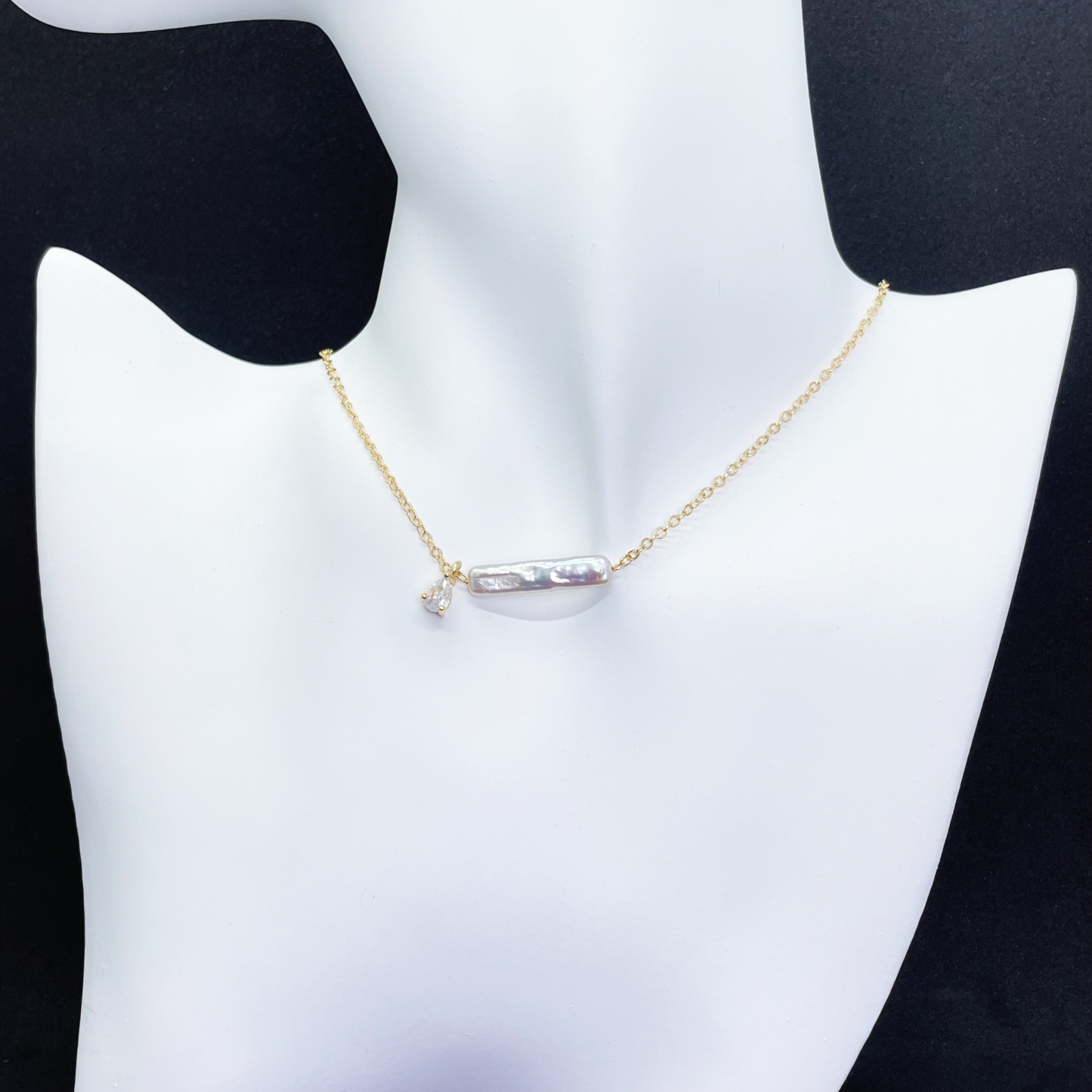 Baroque Pearl Bar Necklace