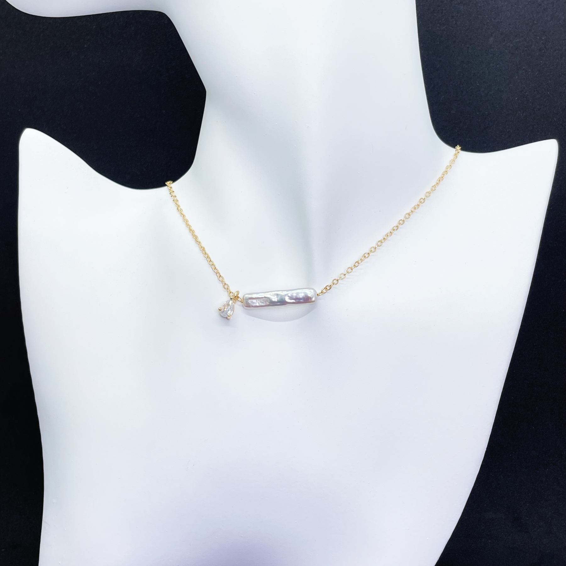 Baroque Pearl Bar Necklace