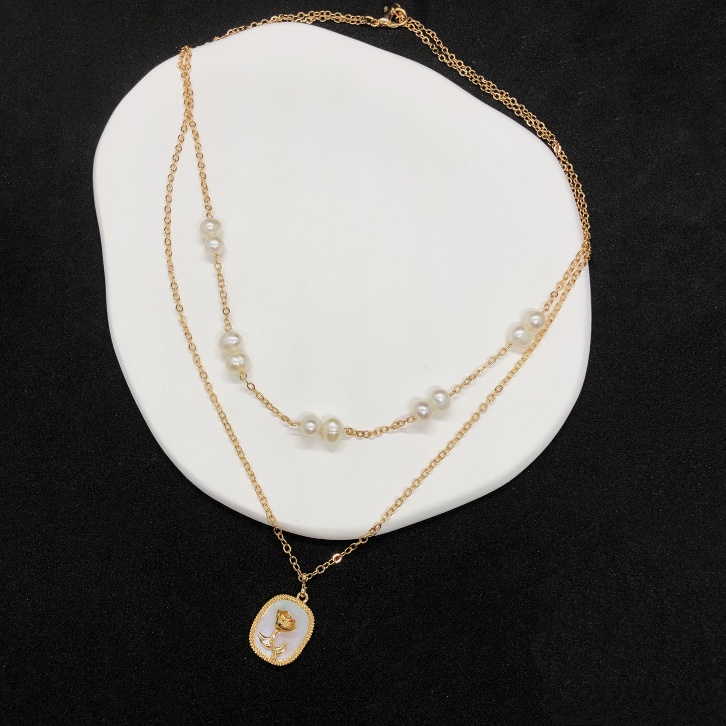 Double Layers Pearls and Rose Necklace-likayjewel