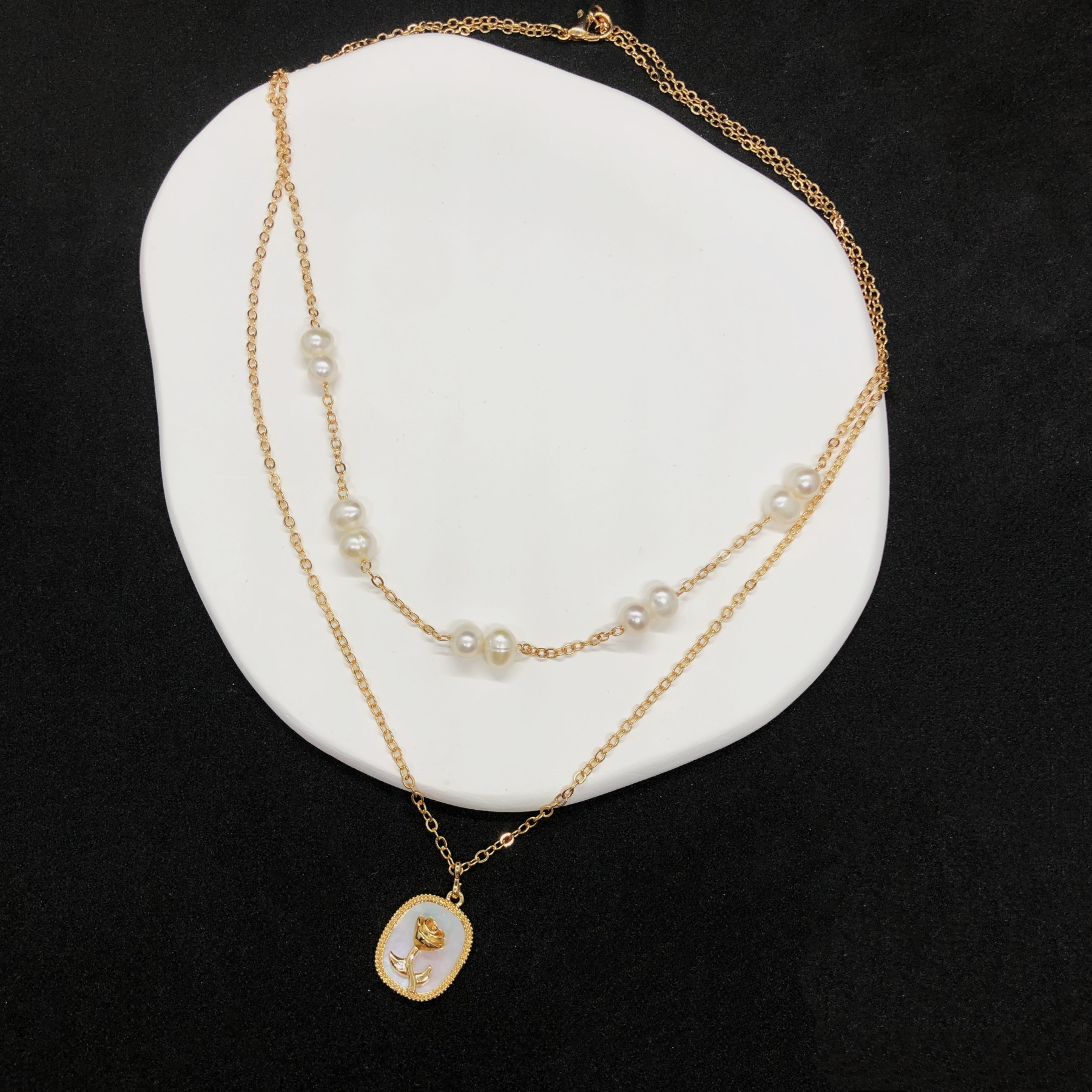 Double Layers Pearls and Rose Necklace-likayjewel