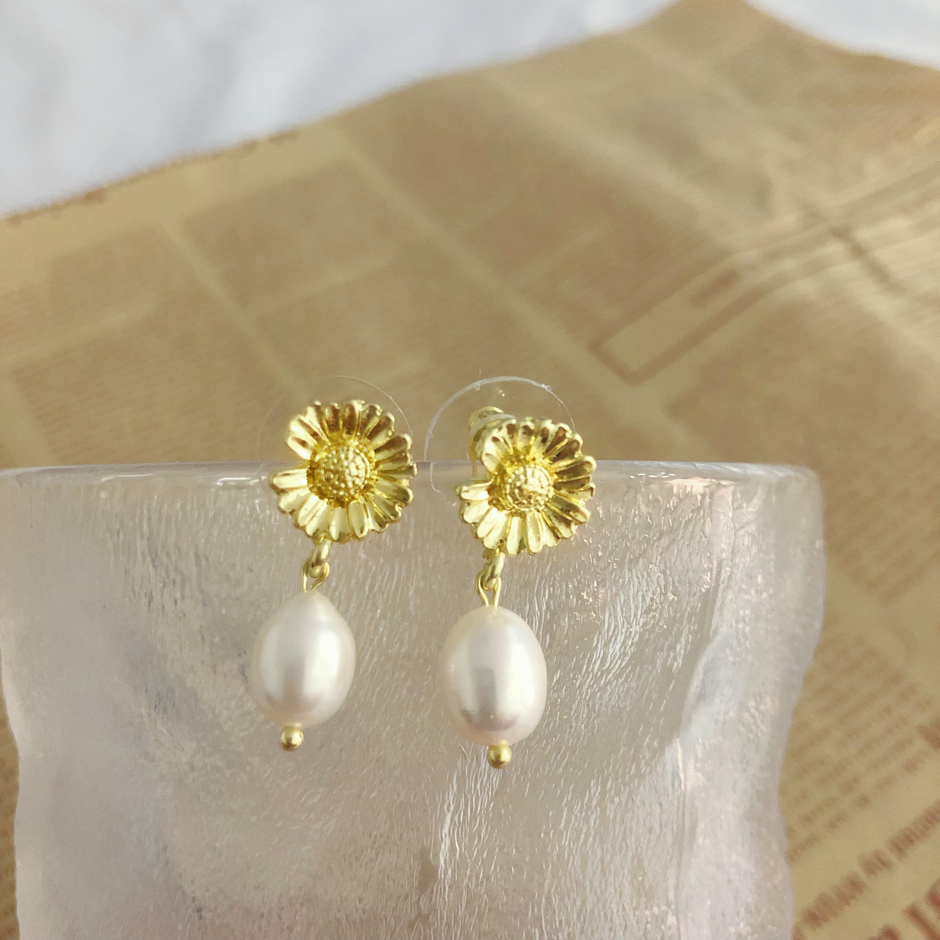 Golden Daisy Pearl Earrings-likayjewel