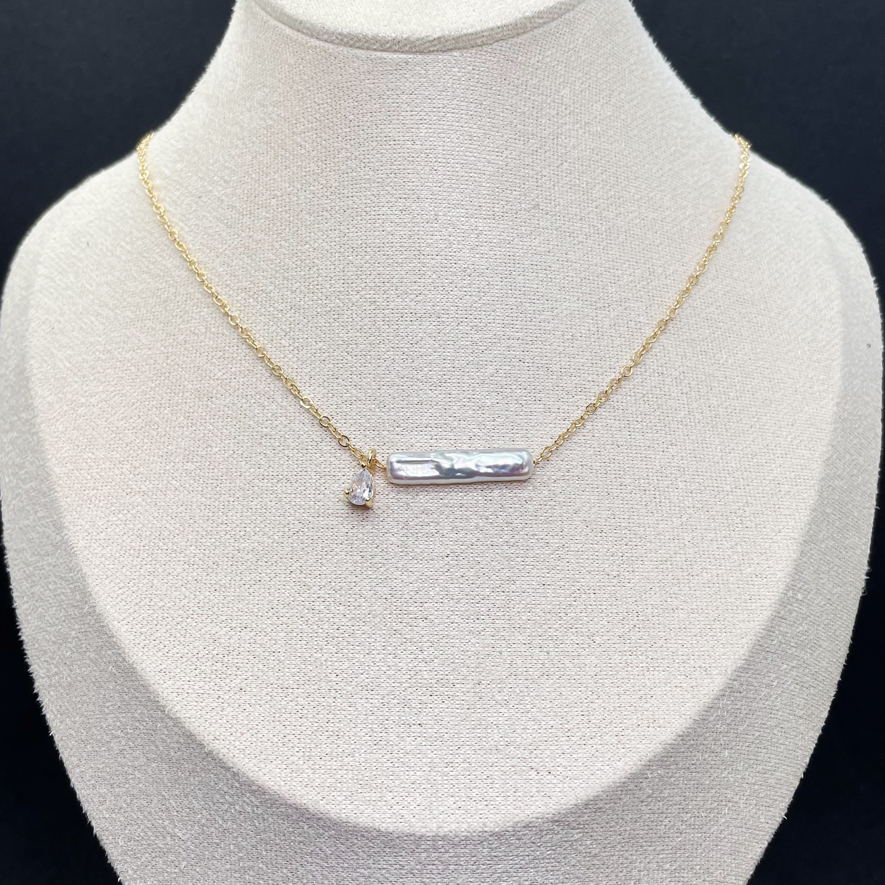 Baroque Pearl Bar Necklace