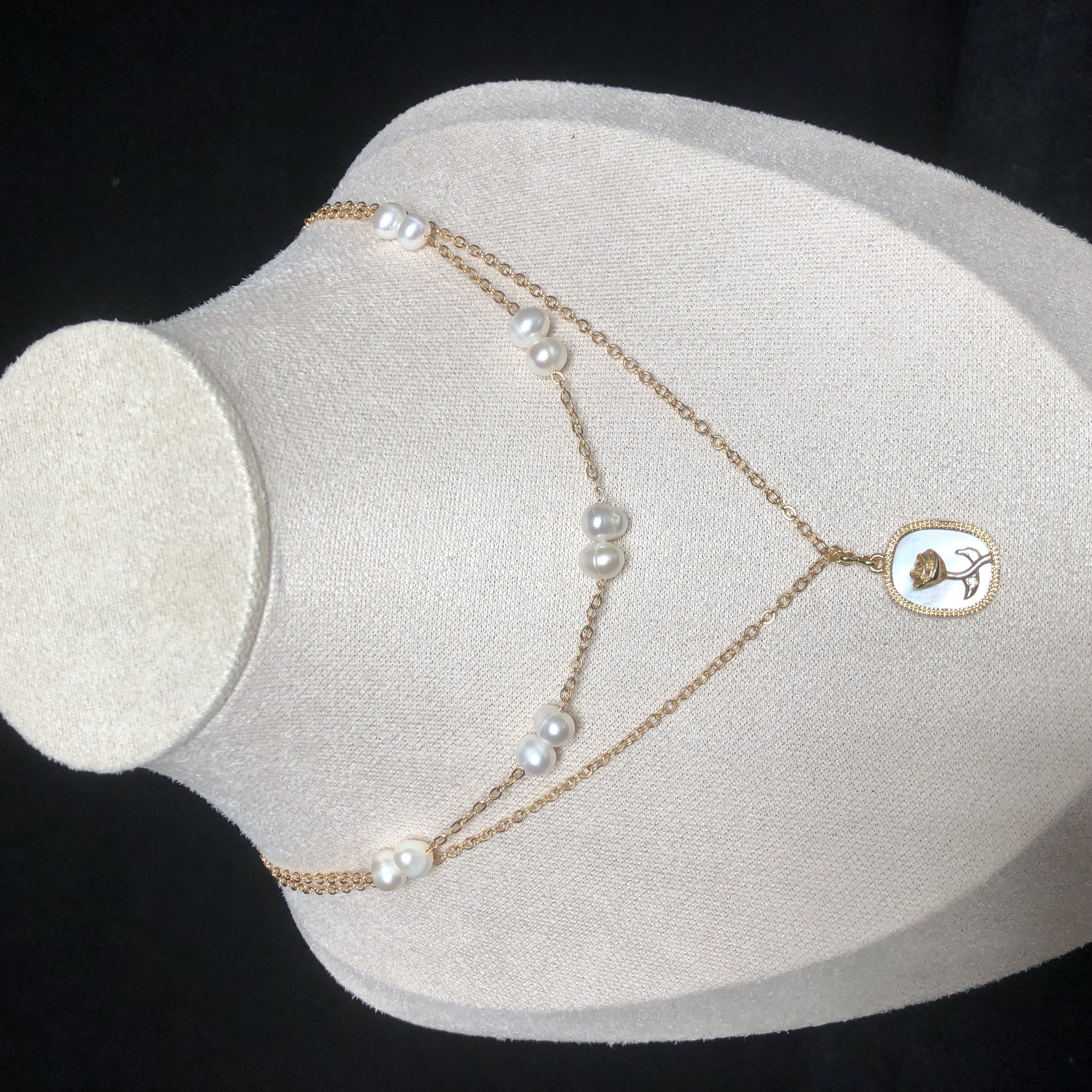Double Layers Pearls and Rose Necklace-likayjewel