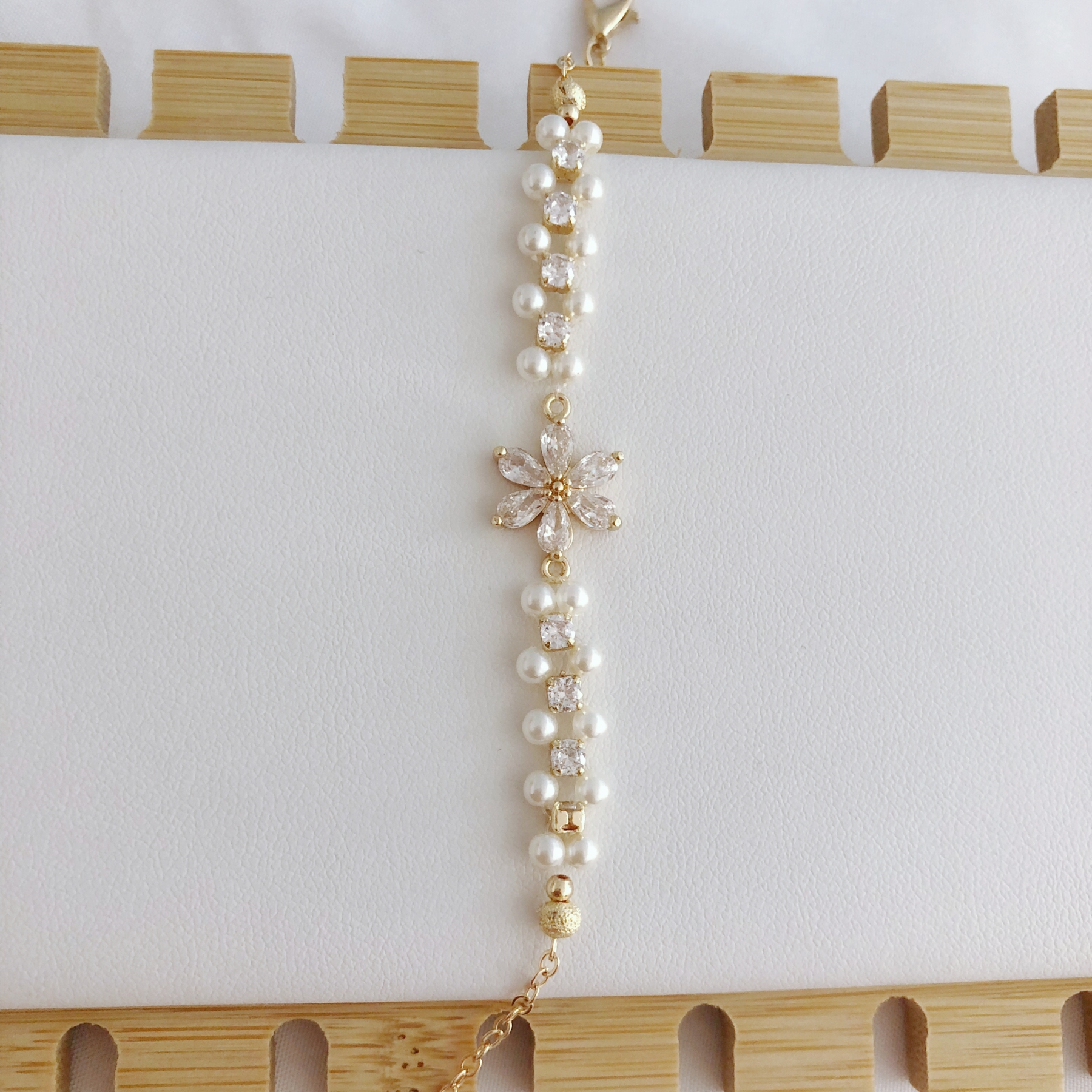 Hexapetalous Flower Pearl Bracelet-likayjewel