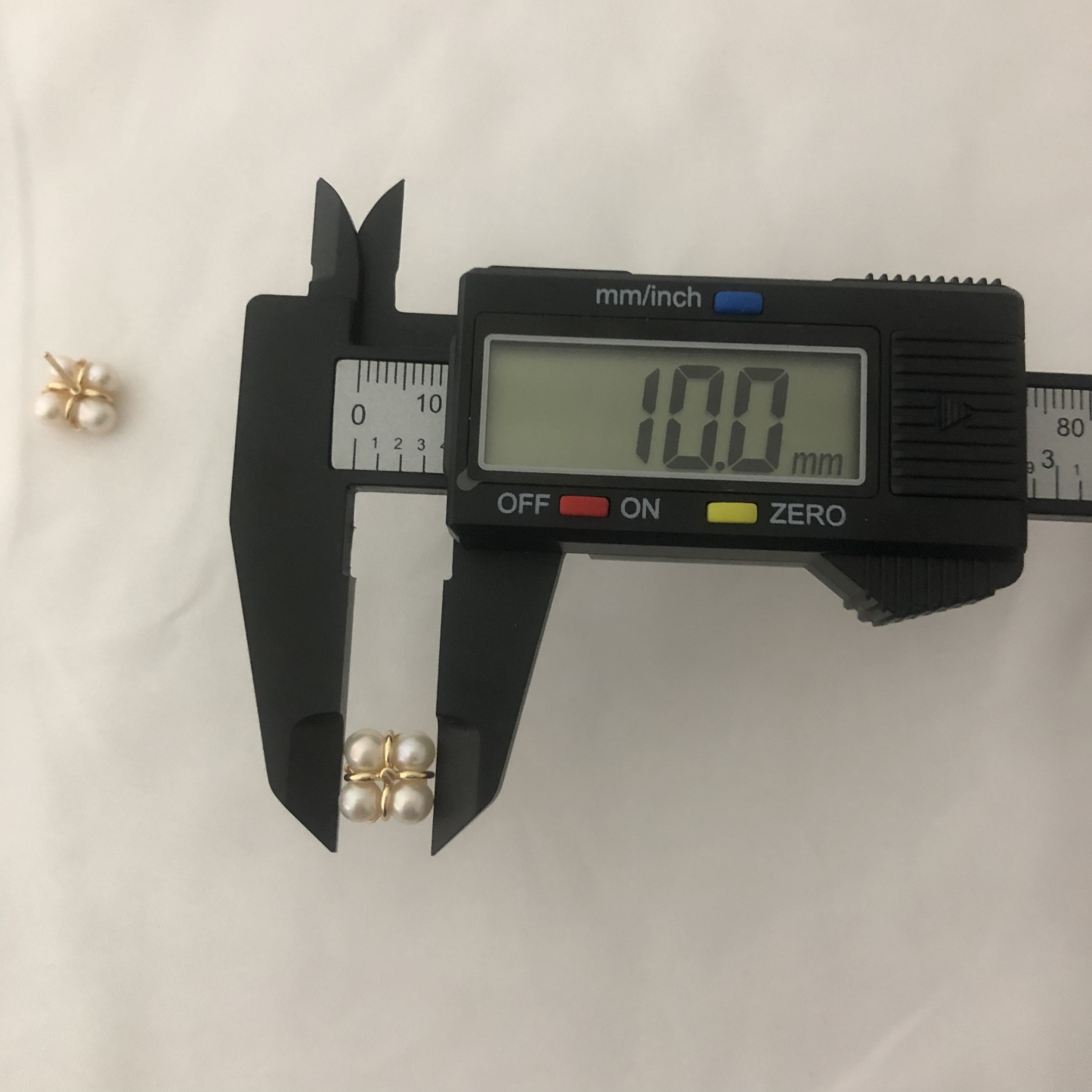 Four Leaf Pearls Ear Studs-likayjewel