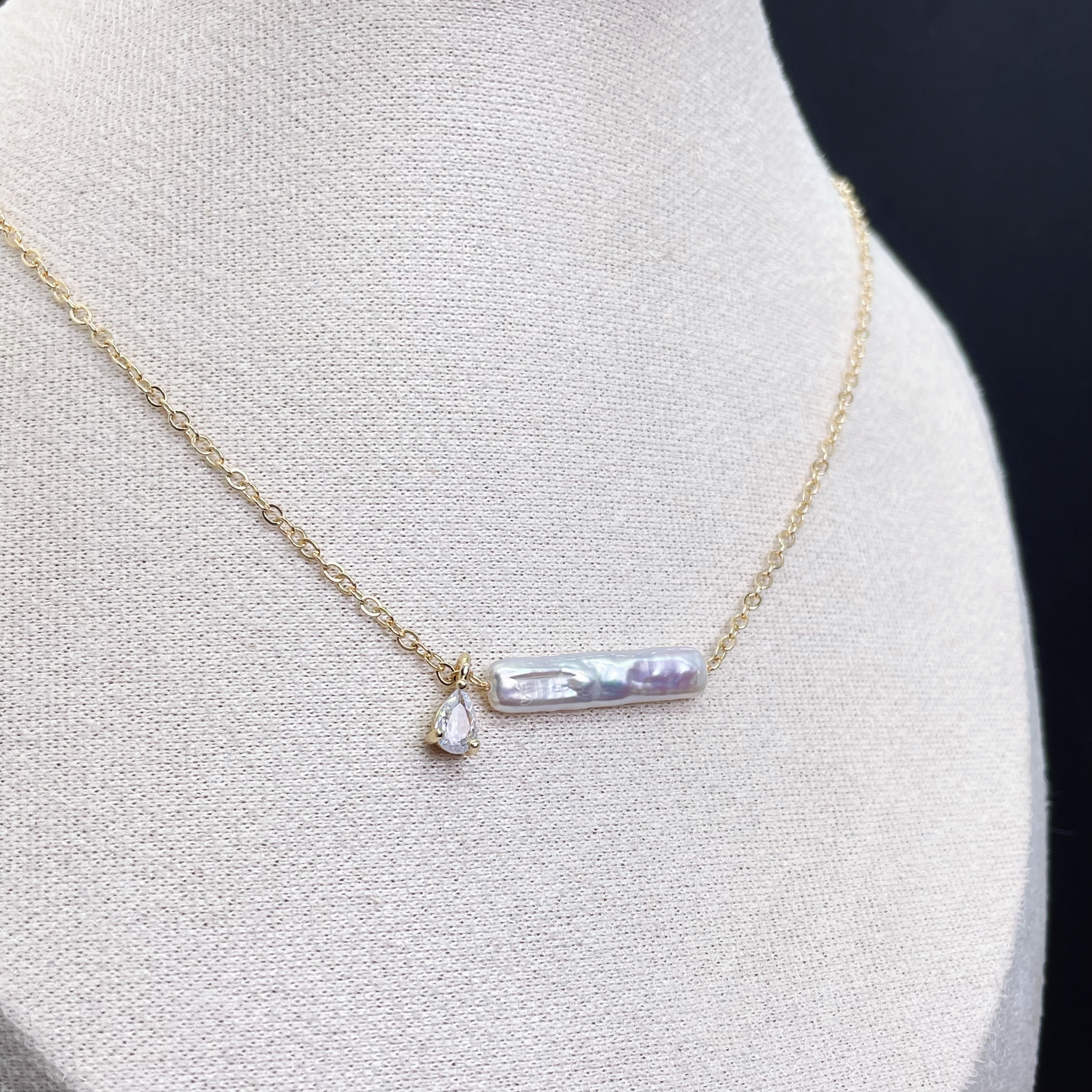 Baroque Pearl Bar Necklace