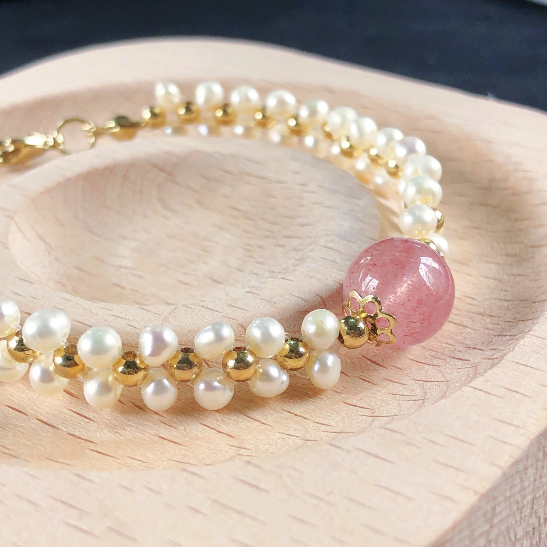 Exquisite Freshwater Pearl Bracelet with Strawberry Quartz-likayjewel