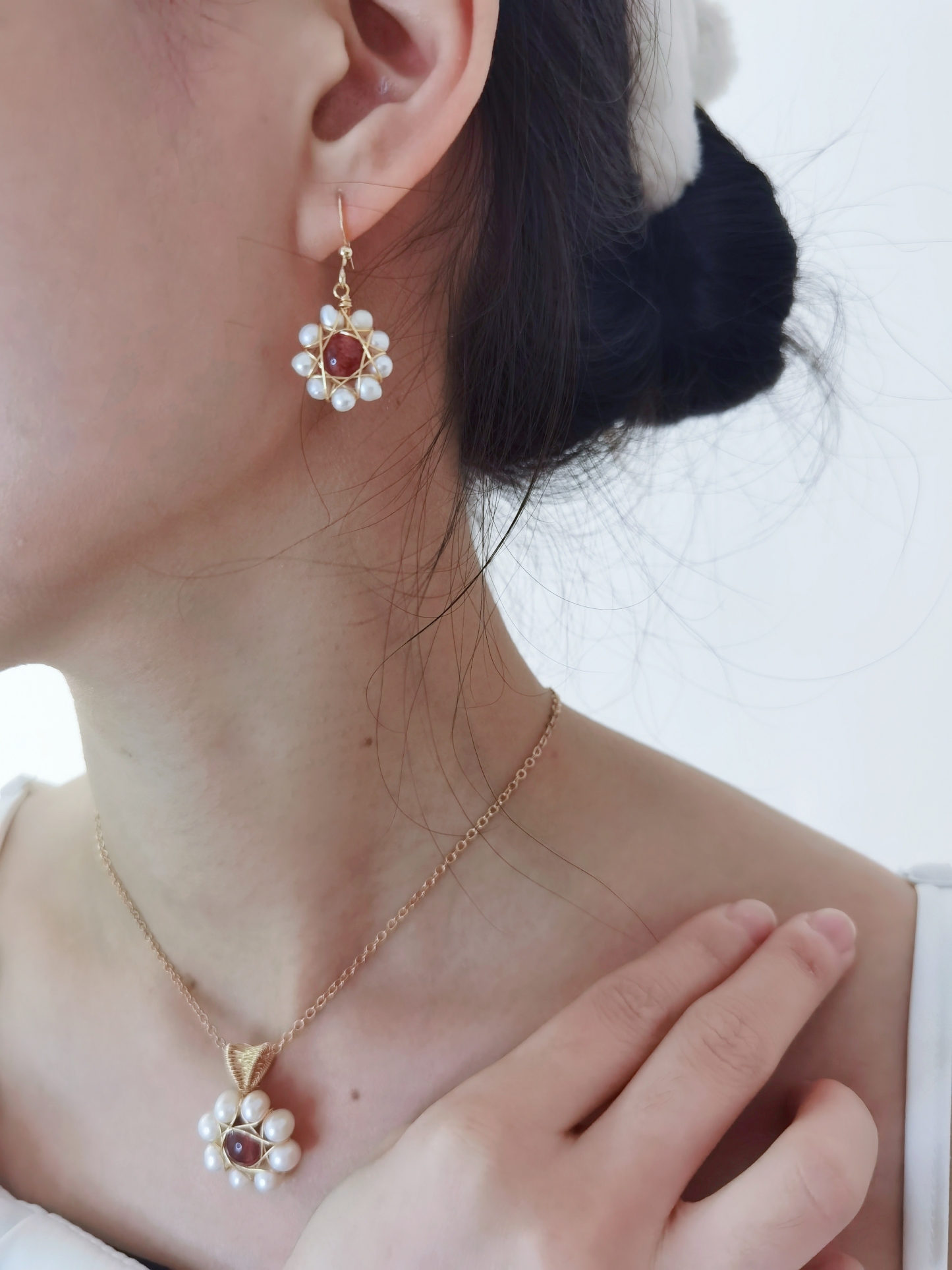 Strawberry Quartz Flower Necklace-likayjewel